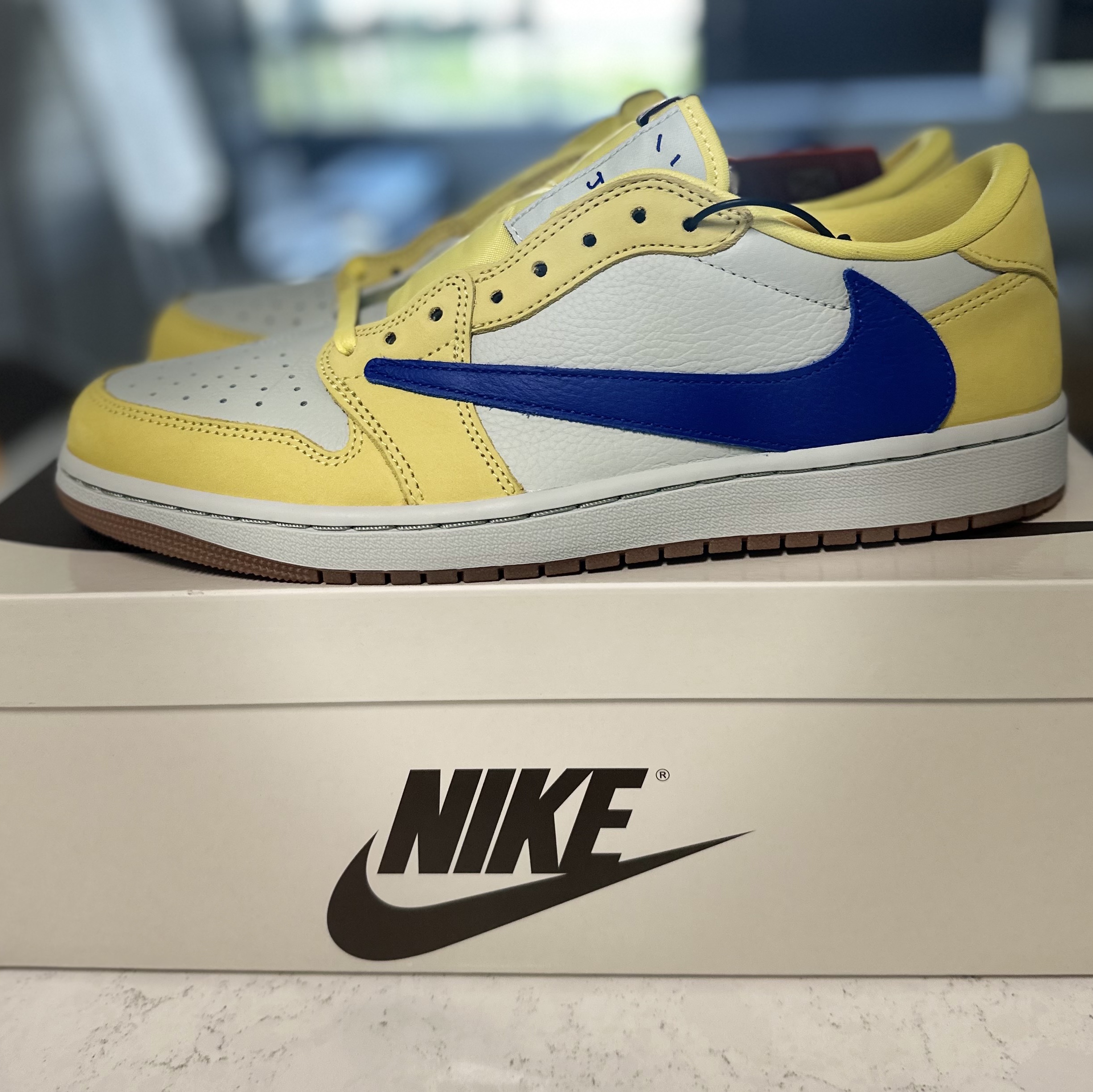 (W) Jordan 1 x Travis Scott Retro Low OG SP Canary 착용 스타일 - 4