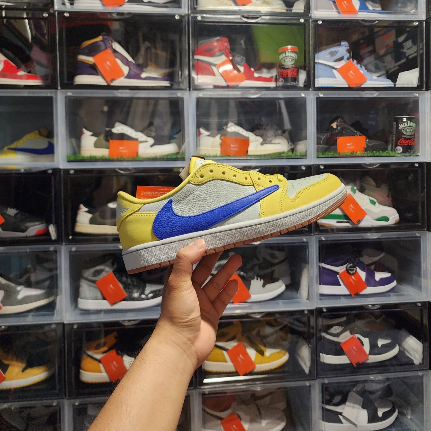(W) Jordan 1 x Travis Scott Retro Low OG SP Canary 착용 스타일