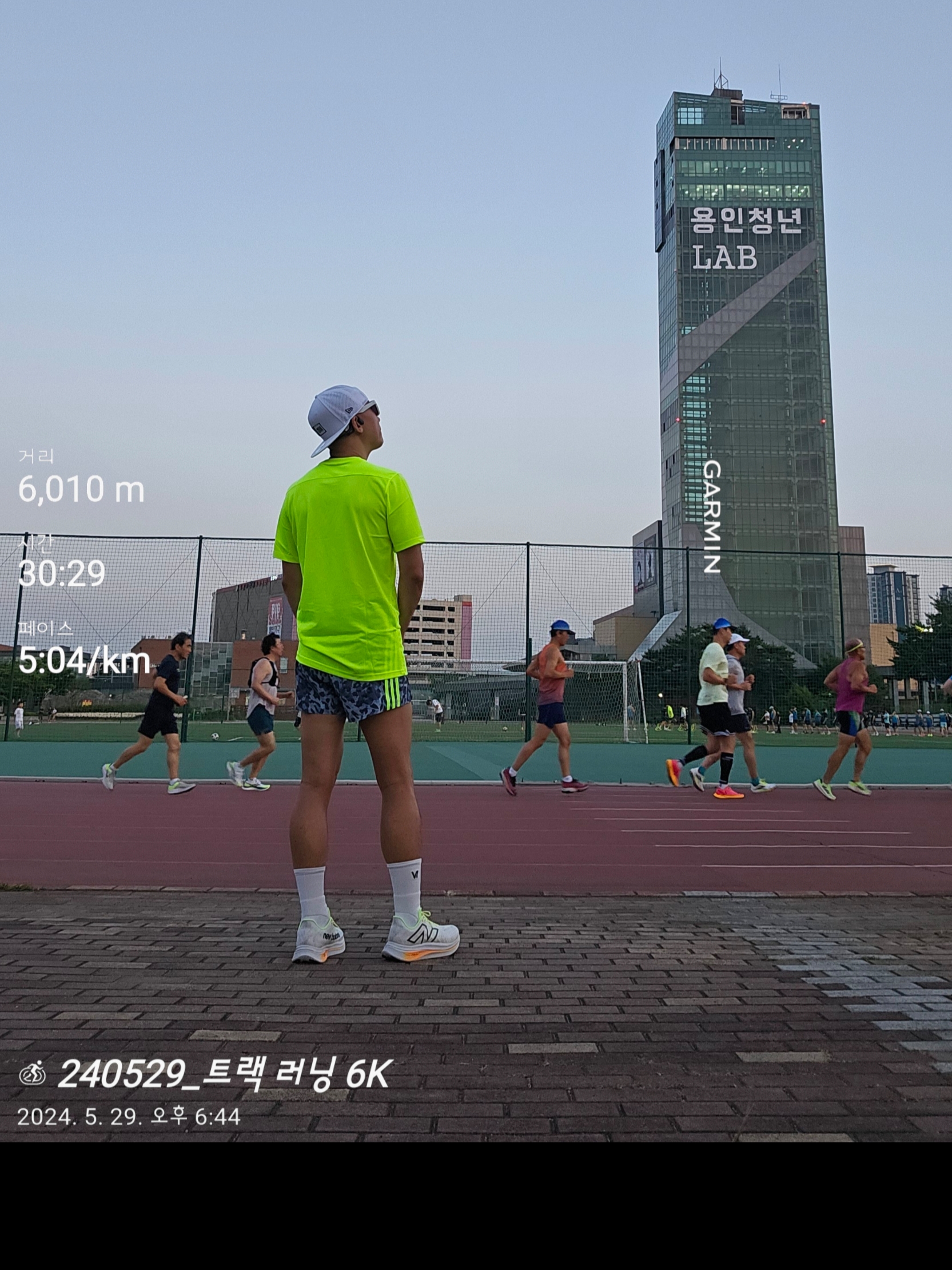 Nike Dri-Fit Park 7 T-Shirt Volt 착용 스타일 - 2