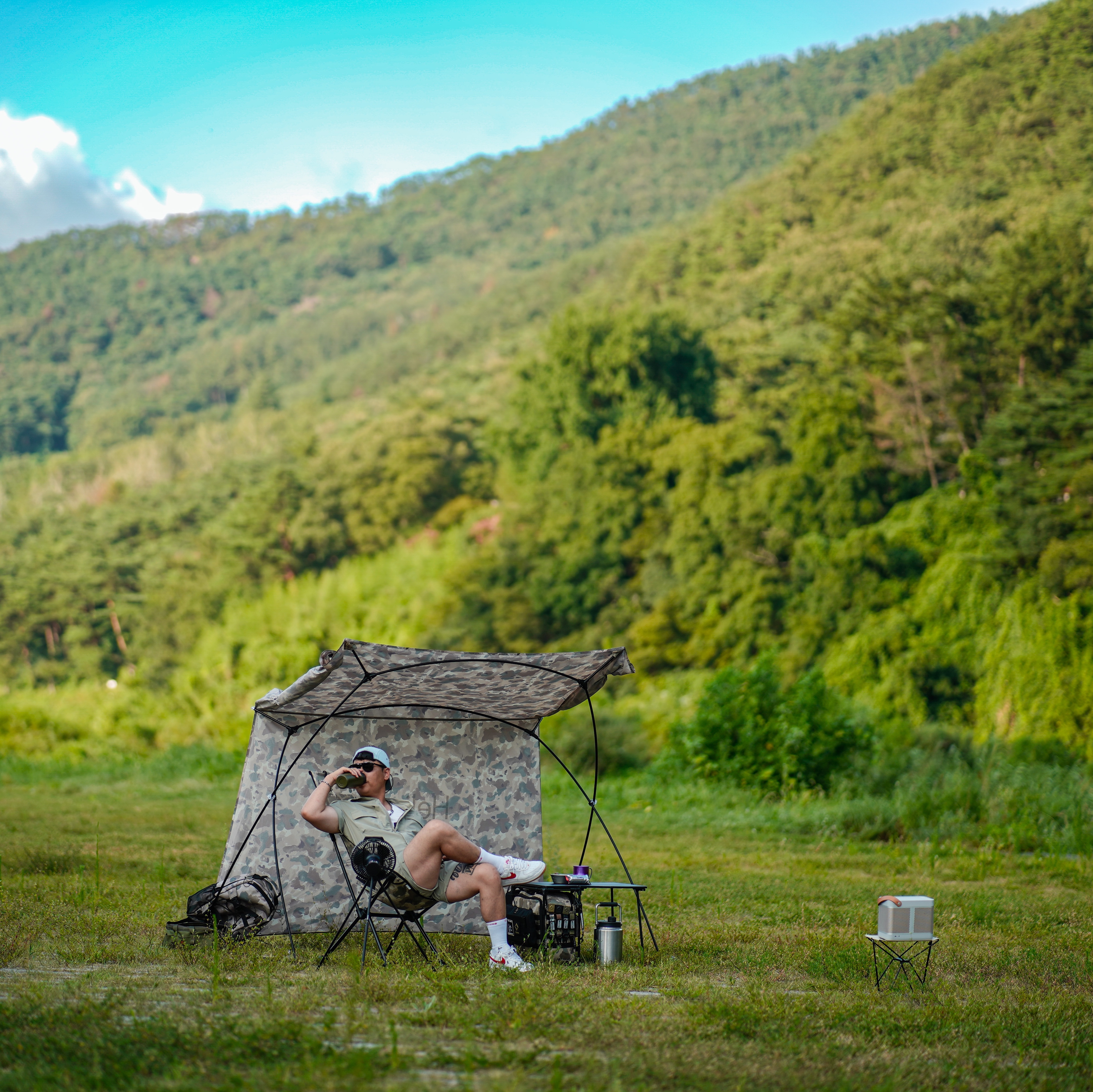 Helinox x Carhartt WIP Tactical Sunset Chair Camo Tide, Helinox x Carhartt WIP Tactical Field Office M Came Tide 착용 스타일 - 5