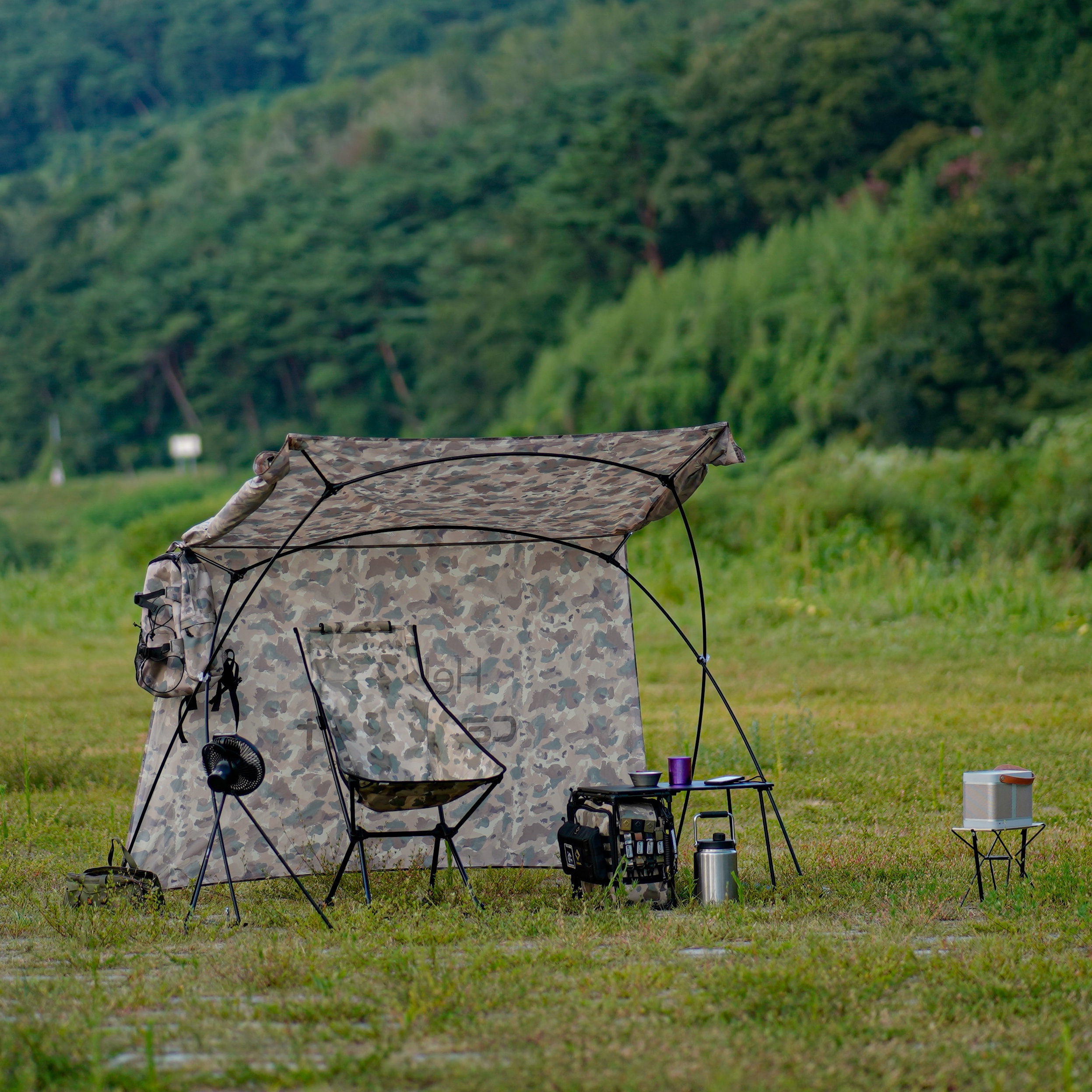 Helinox x Carhartt WIP Tactical Sunset Chair Camo Tide, Helinox x Carhartt WIP Tactical Field Office M Came Tide 착용 스타일 - 2