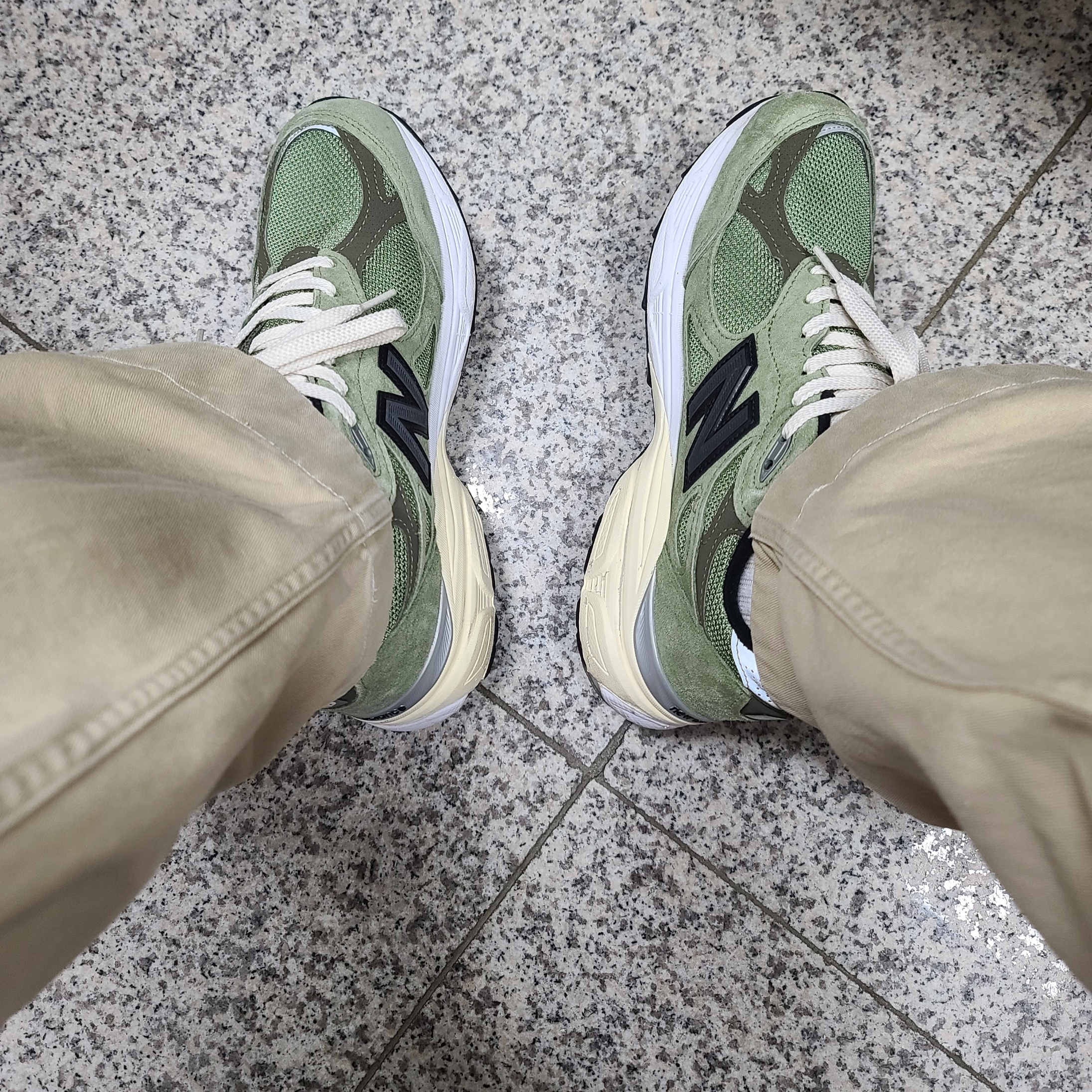 New Balance x JJJJound 990v3 Olive 착용 스타일