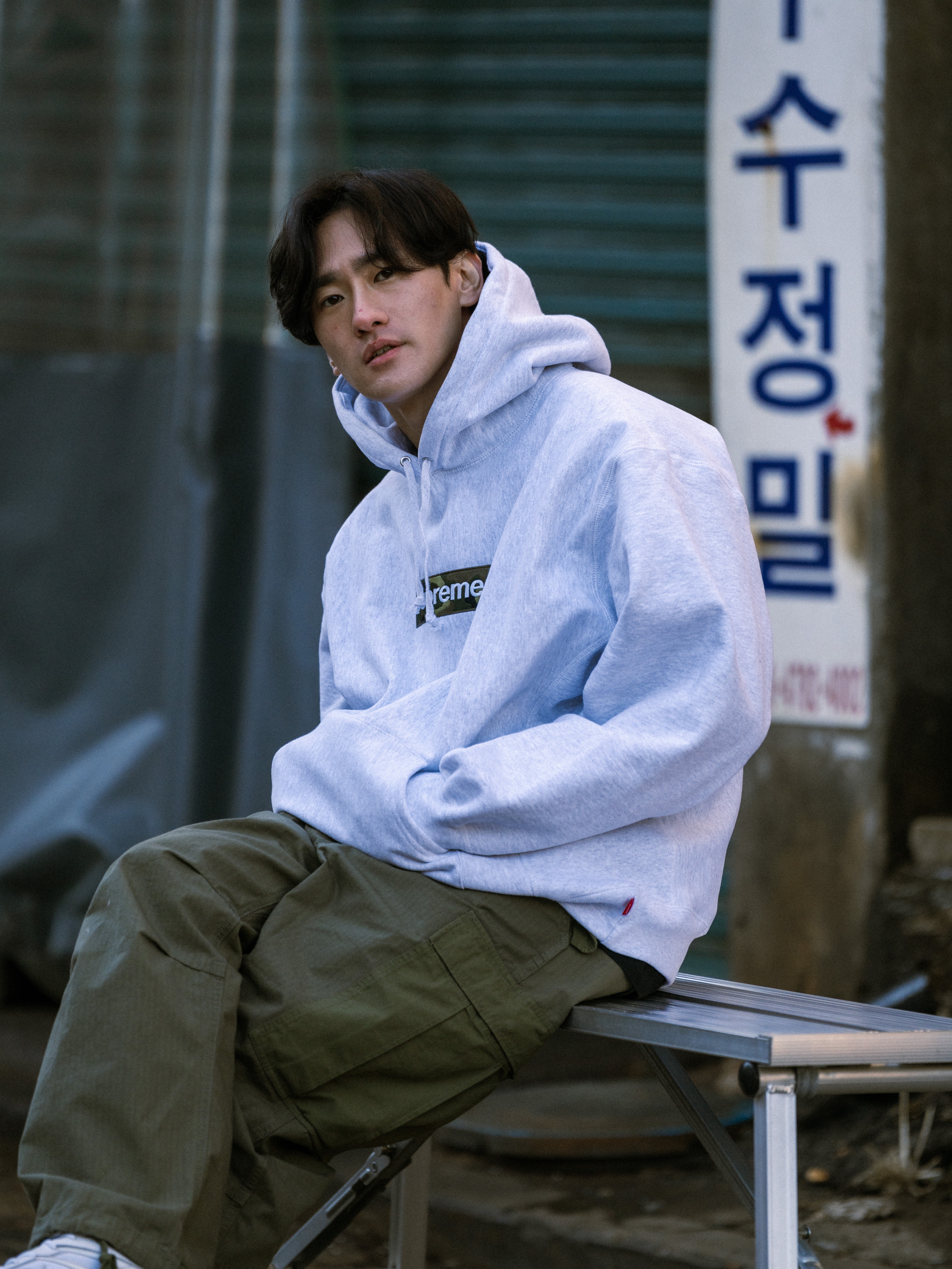 Supreme Box Logo Hooded Sweatshirt Ash Grey - 23FW, Nike x Supreme Shox Ride 2 SP White 착용 스타일 - 4