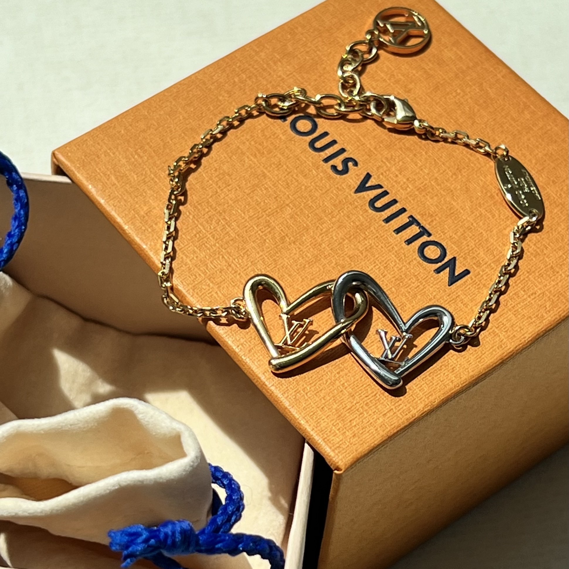 (W) Louis Vuitton Fall in Love Bracelet Gold Silver 착용 스타일