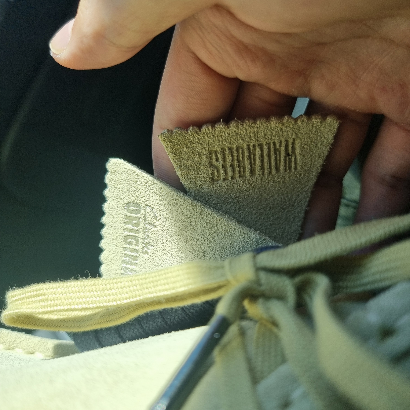 Clarks Wallabee Maple Suede 착용 스타일 - 3