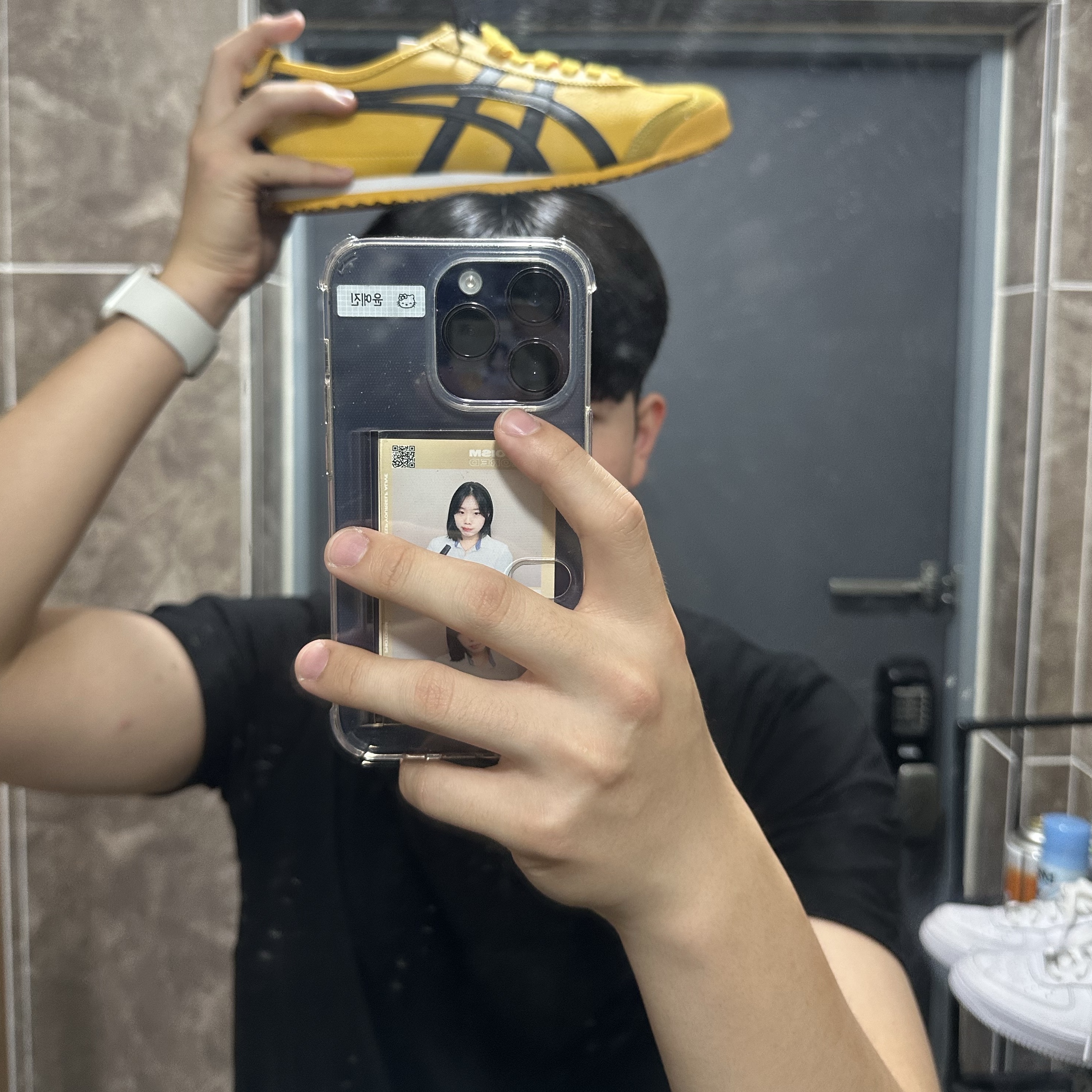 Onitsuka Tiger Mexico 66 Yellow Black 착용 스타일 - 3