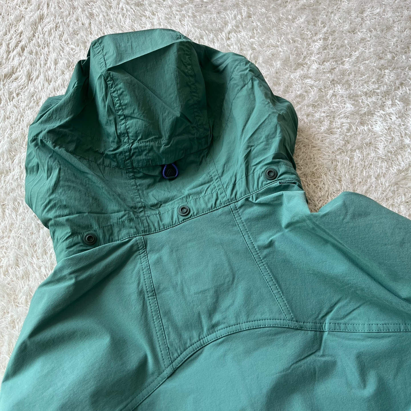 Nike ACG Sun Farer Jacket Bicoastal Vintage Green - Asia, Nike ACG Therma-Fit Fly Unstructured Cap 착용 스타일 - 4