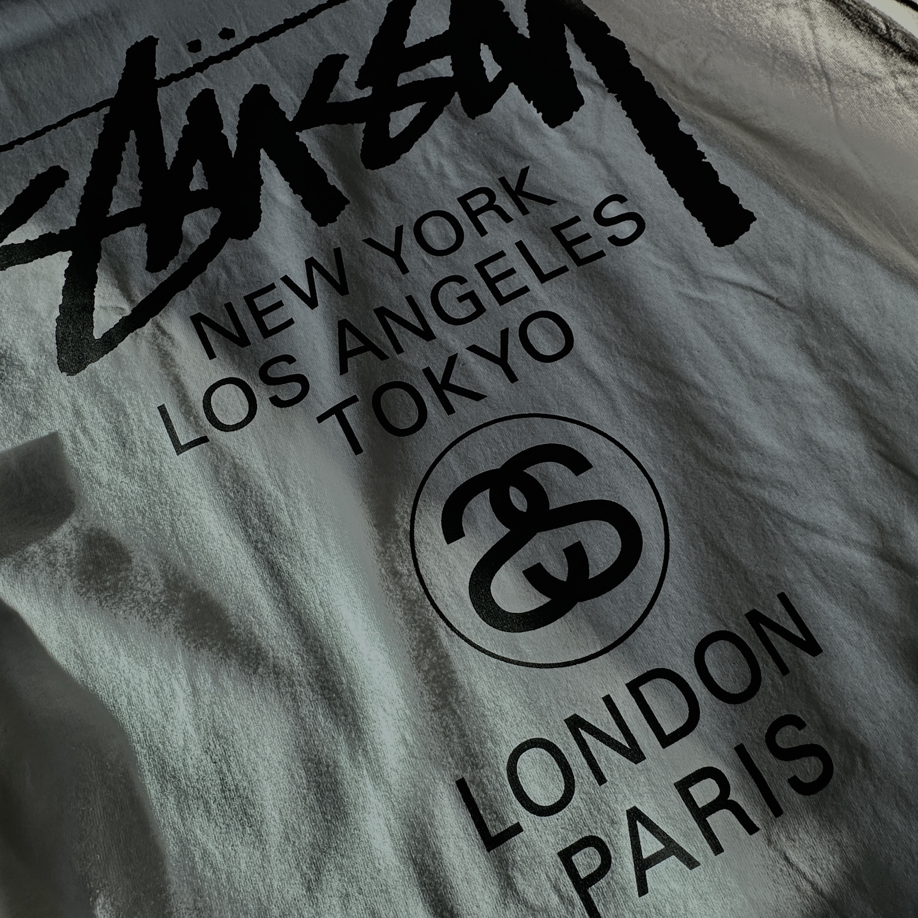 Stussy World Tour T-Shirt White 2024,2025 착용 스타일