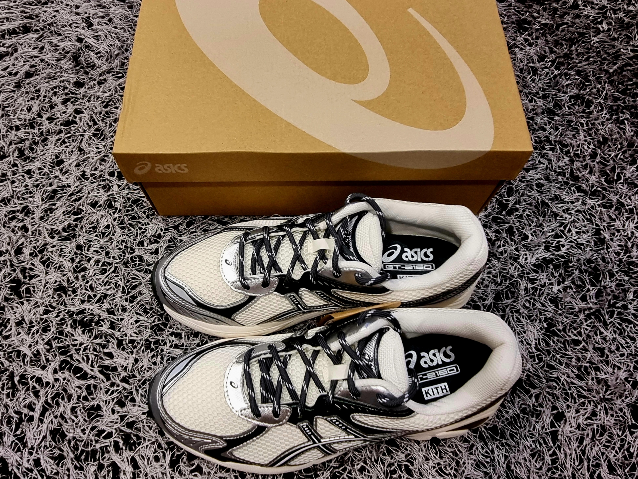 Asics x Kith GT-2160 Cream Scarab 착용 스타일 - 6