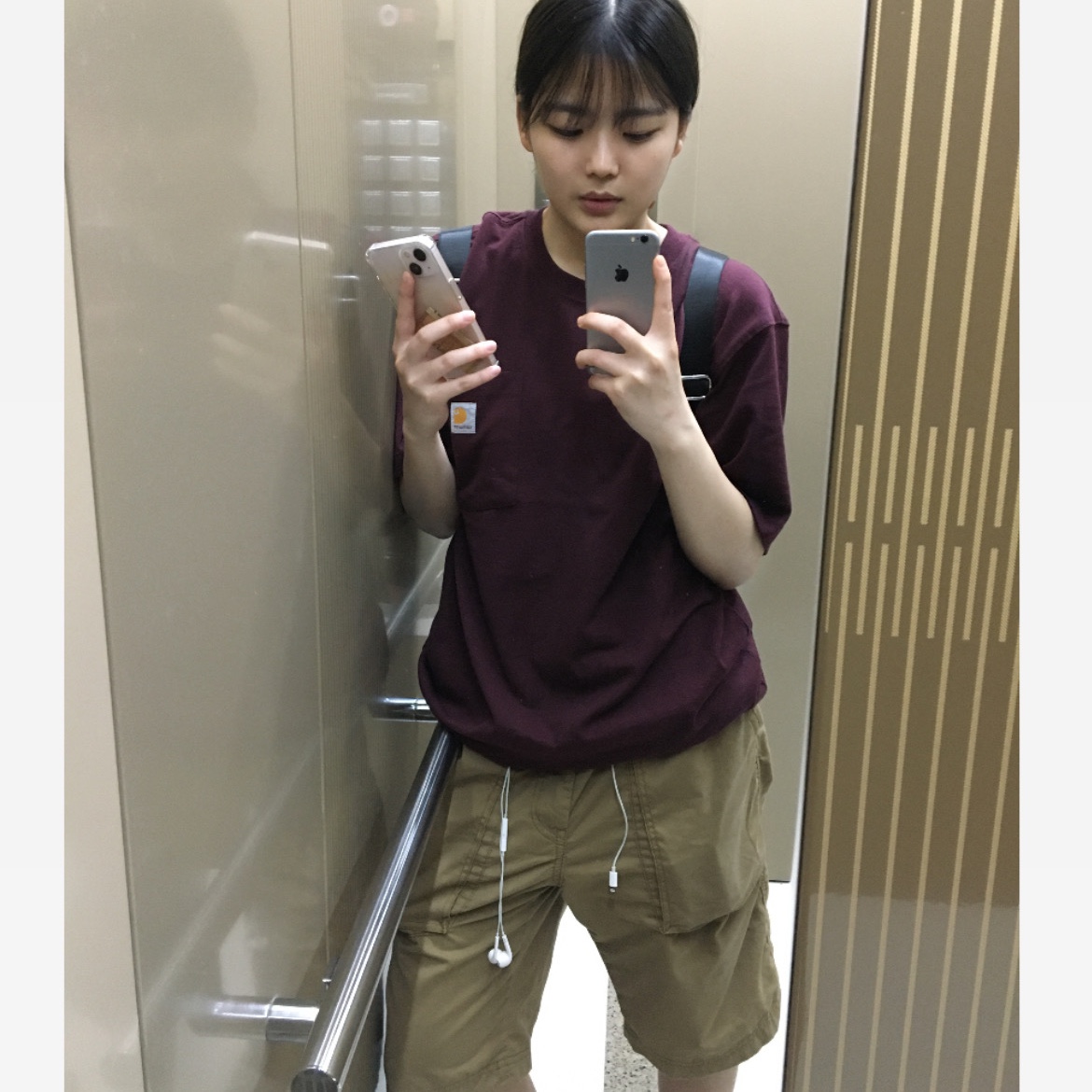 Carhartt Loose Fit Heavyweight Regular Short Sleeve Pocket T-Shirt Port 착용 스타일