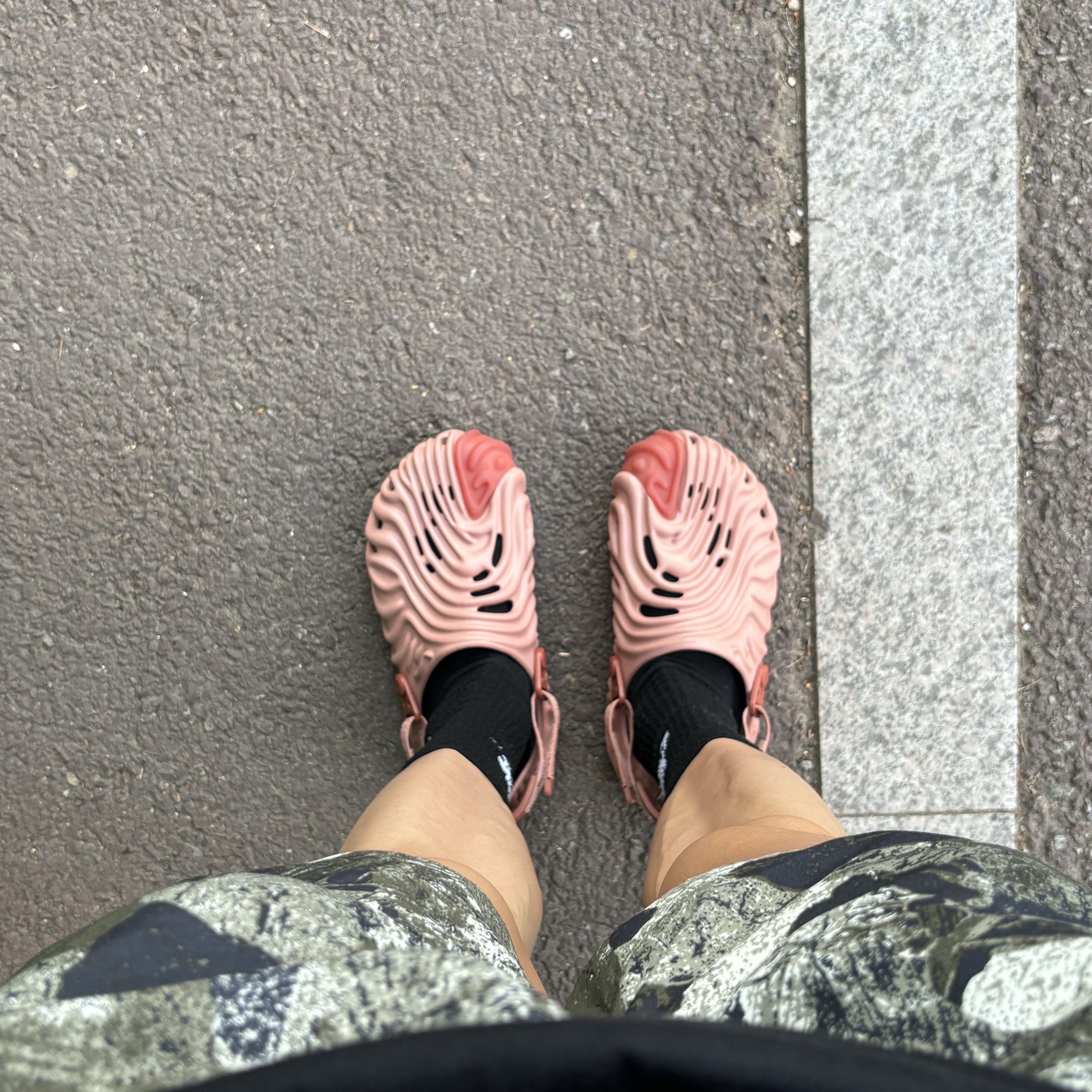 Crocs x Salehe Bembury Pollex Clog Kuwata 착용 스타일