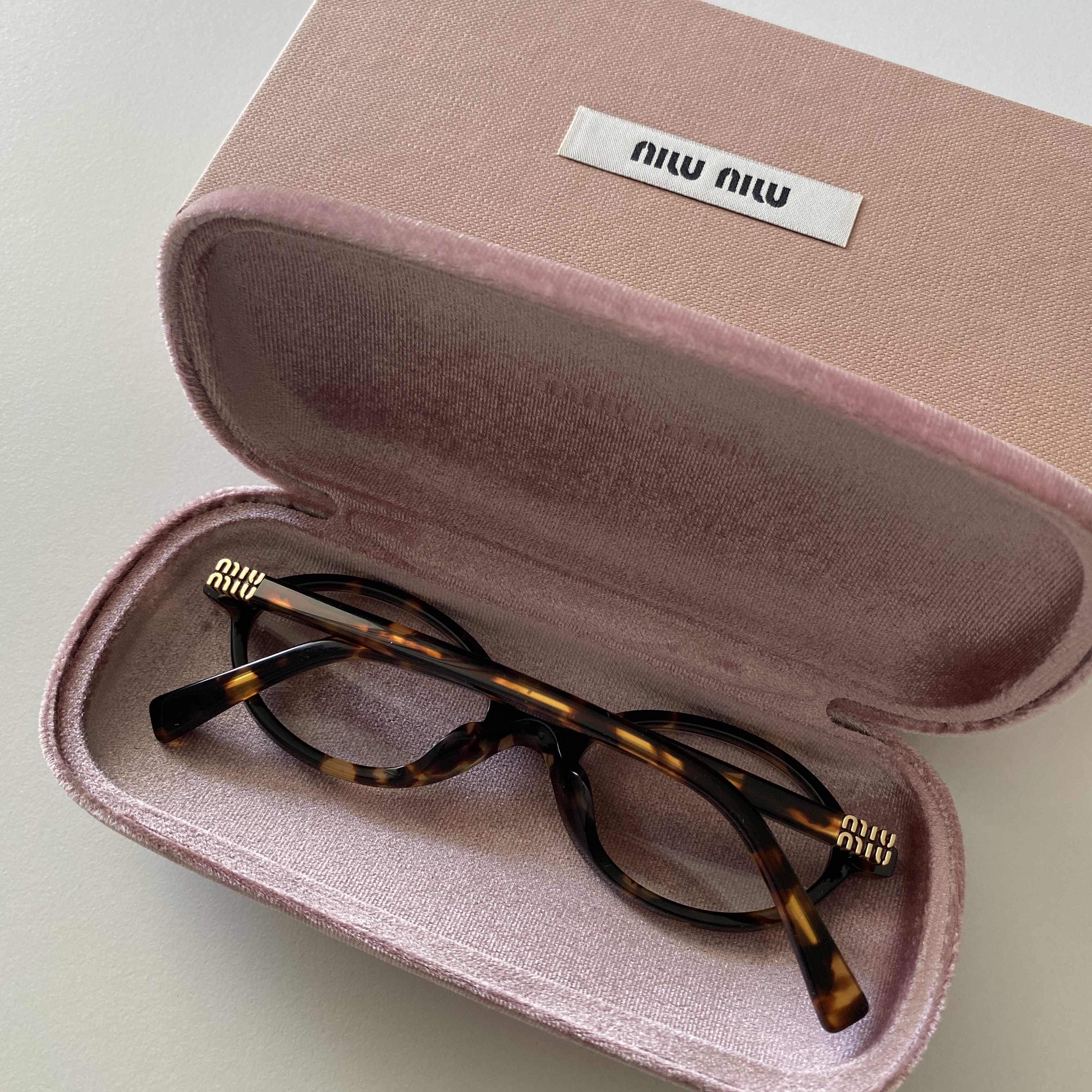 (W) Miu Miu Regard Sunglasses Blue Lenses Honey Tortoiseshell Acetate Standard fit 착용 스타일 - 2
