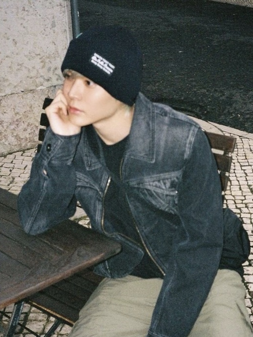 BLR Destroyed Black Denim Pants Black, BLR Printed Wide Denim Pants Black 착용 스타일 - 3