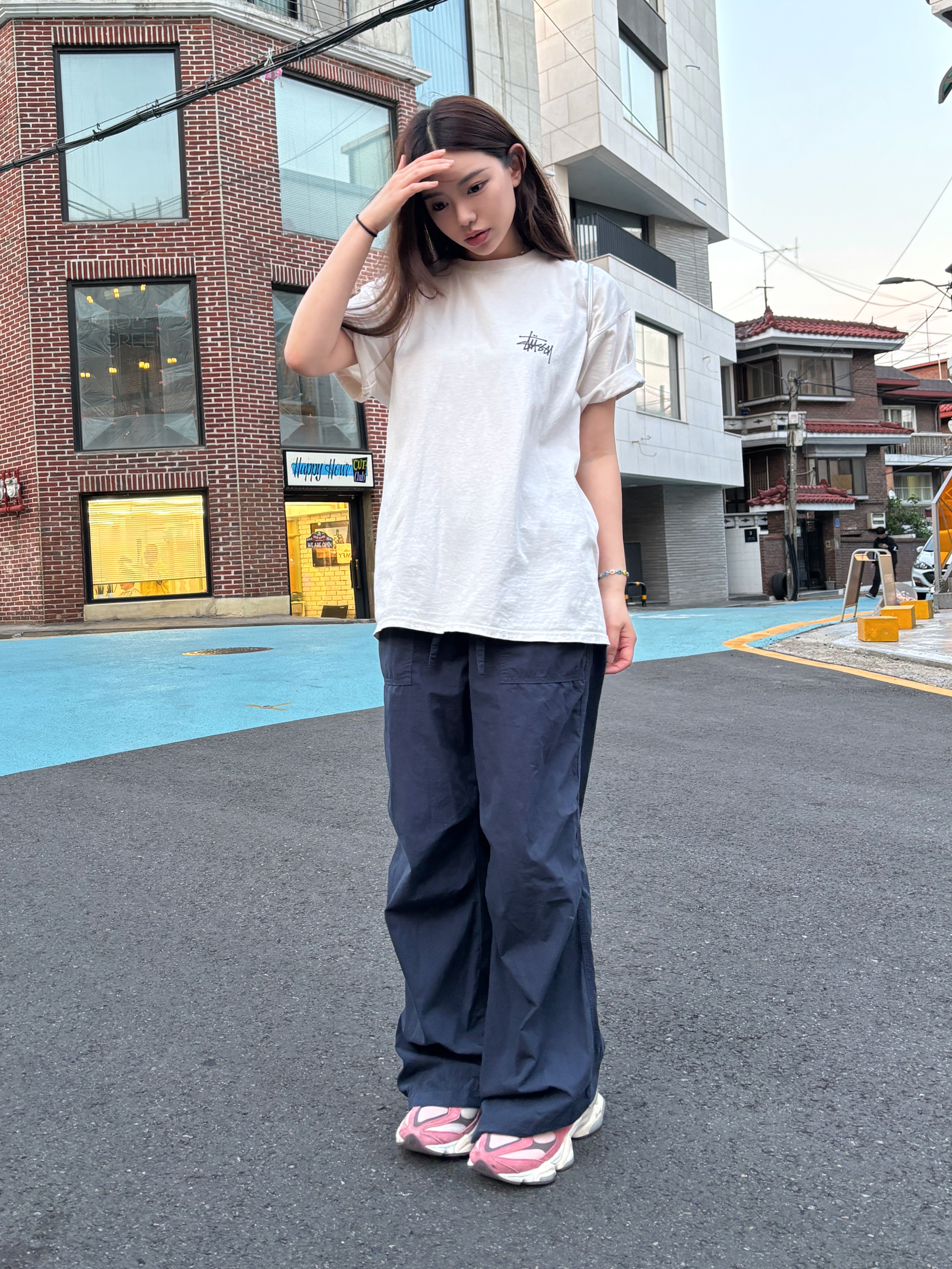 Stussy Basic Stussy Pigment Dyed T-Shirt Natural 2023, New Balance 9060 Cherry Blossom 착용 스타일