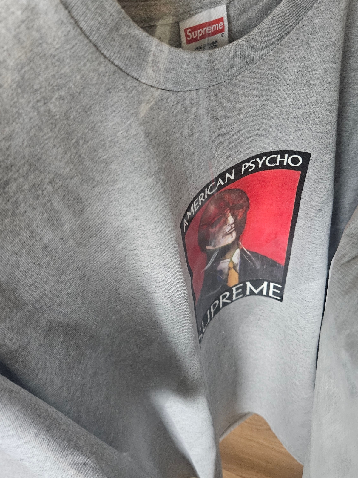Supreme American Psycho T-Shirt Heather Grey - 23FW 착용 스타일 - 3