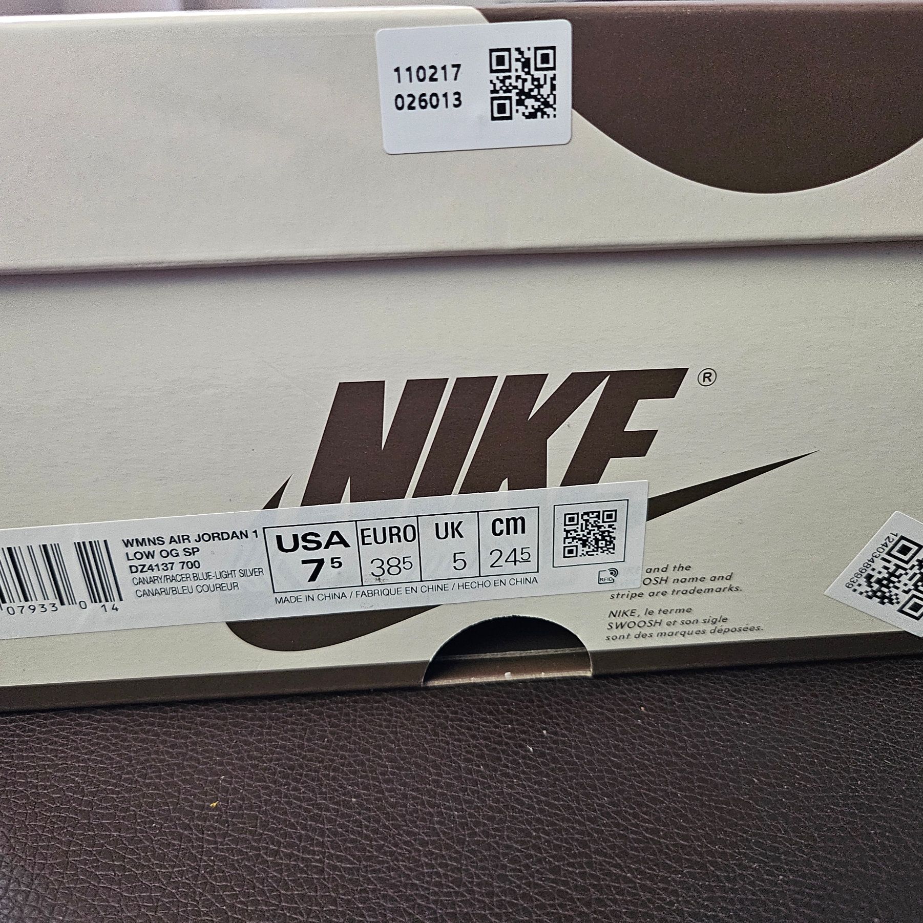 (W) Jordan 1 x Travis Scott Retro Low OG SP Canary 착용 스타일 - 4
