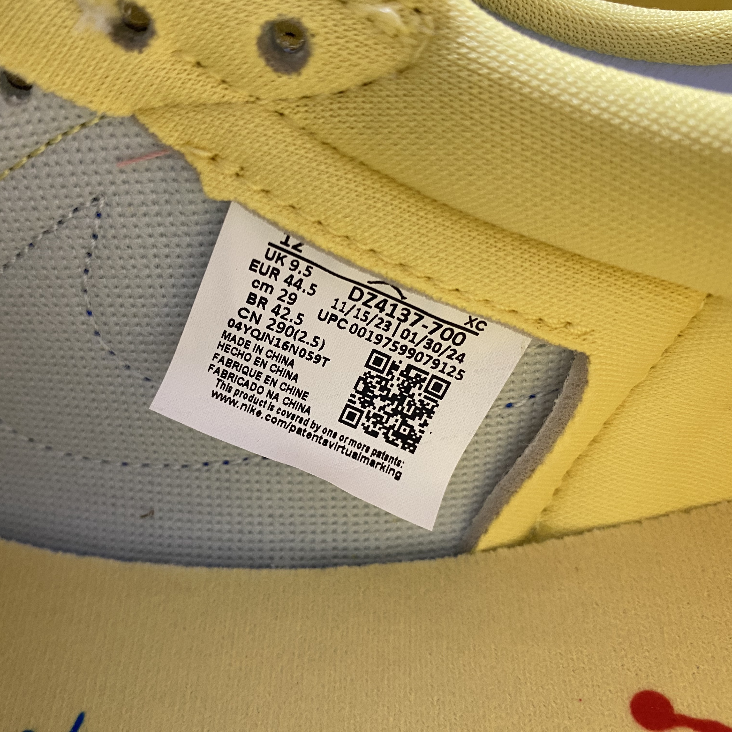 (W) Jordan 1 x Travis Scott Retro Low OG SP Canary 착용 스타일 - 3