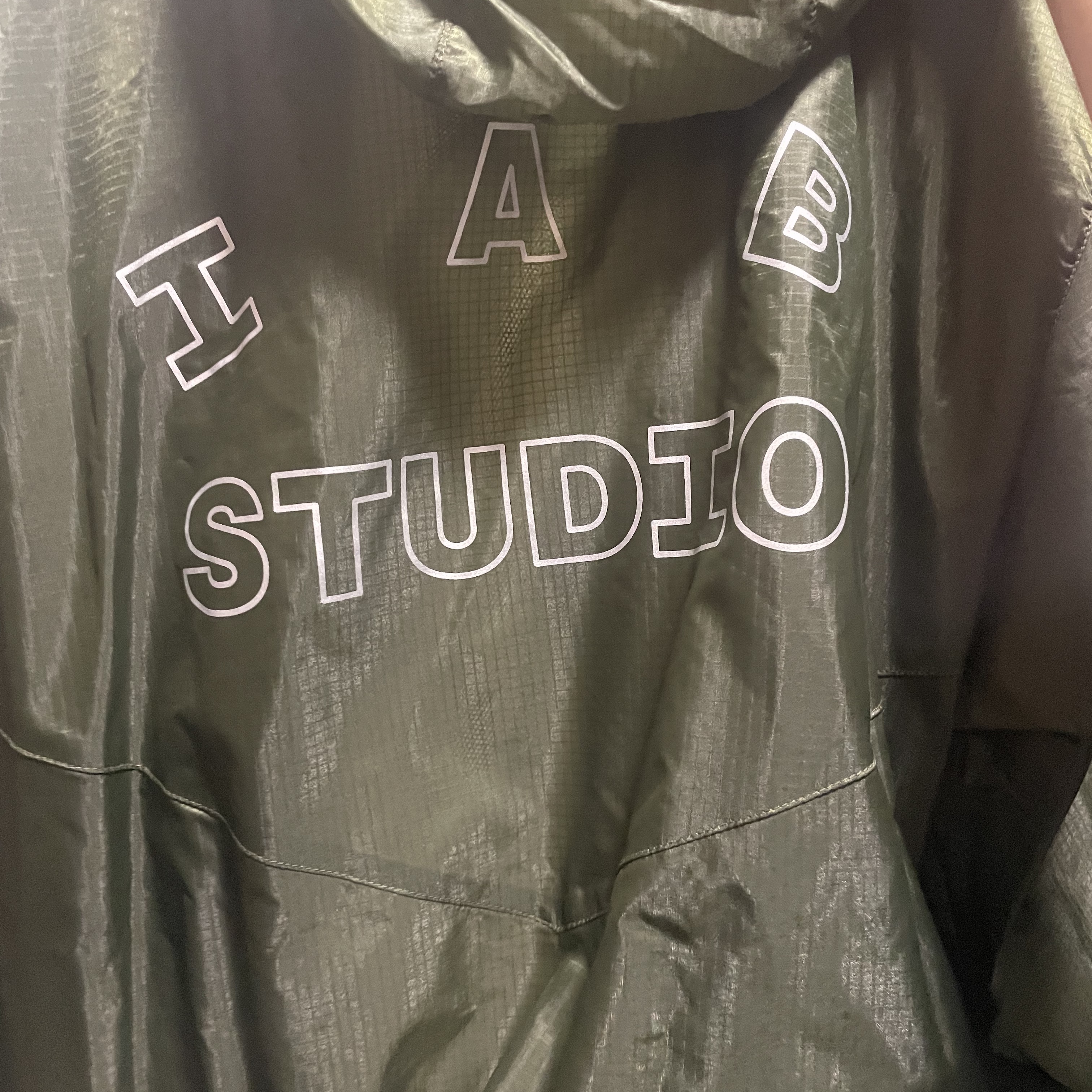 IAB Studio Ripstop Wind Jacket Deep Green 착용 스타일