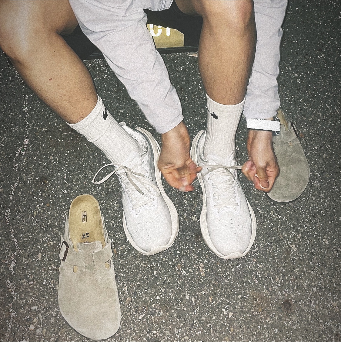 Asics Novablast 4 White, Birkenstock Boston Soft Footbed Taupe - Regular 착용 스타일 - 1