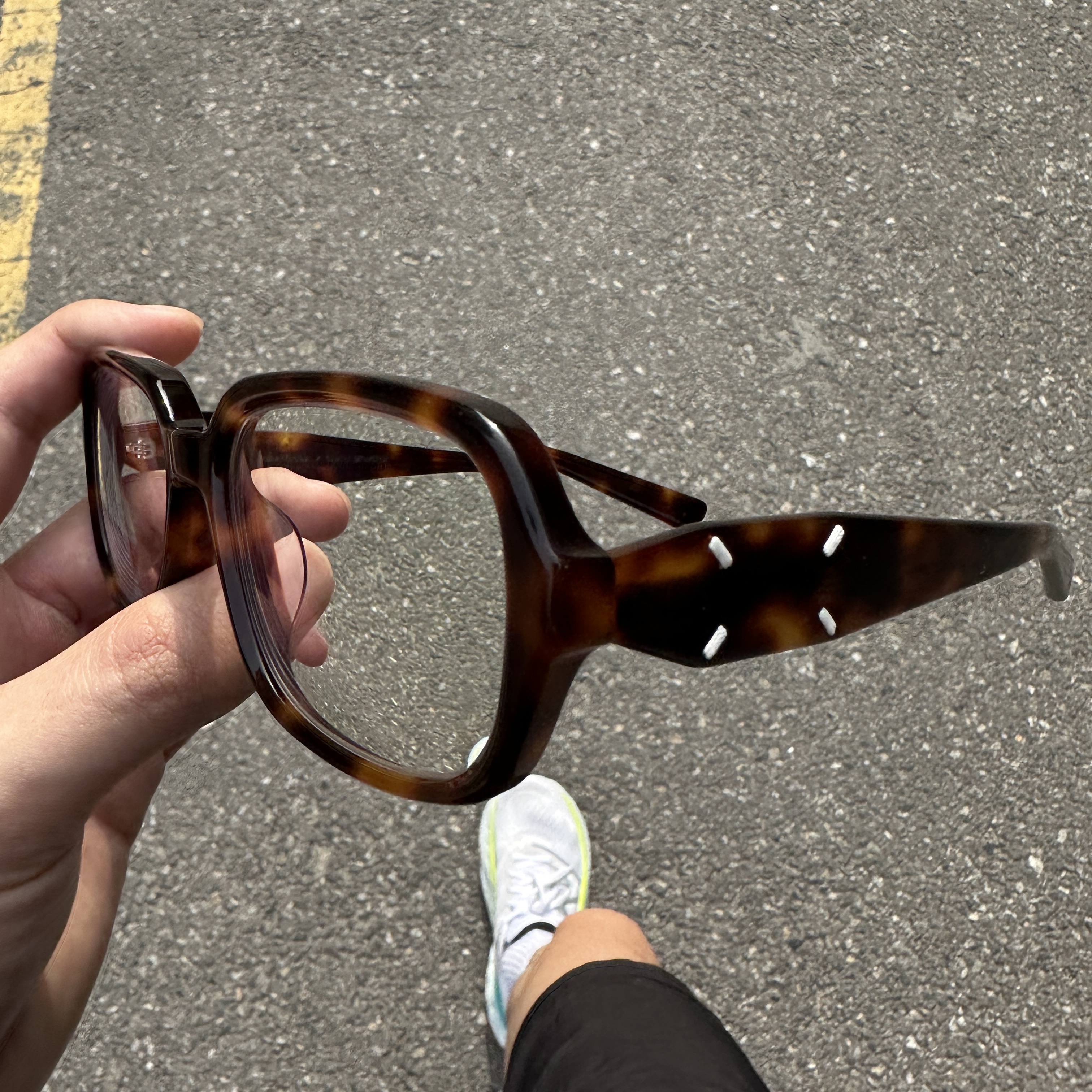 Gentle Monster x Maison Margiela MM114 Tortoiseshell Clear 착용 스타일