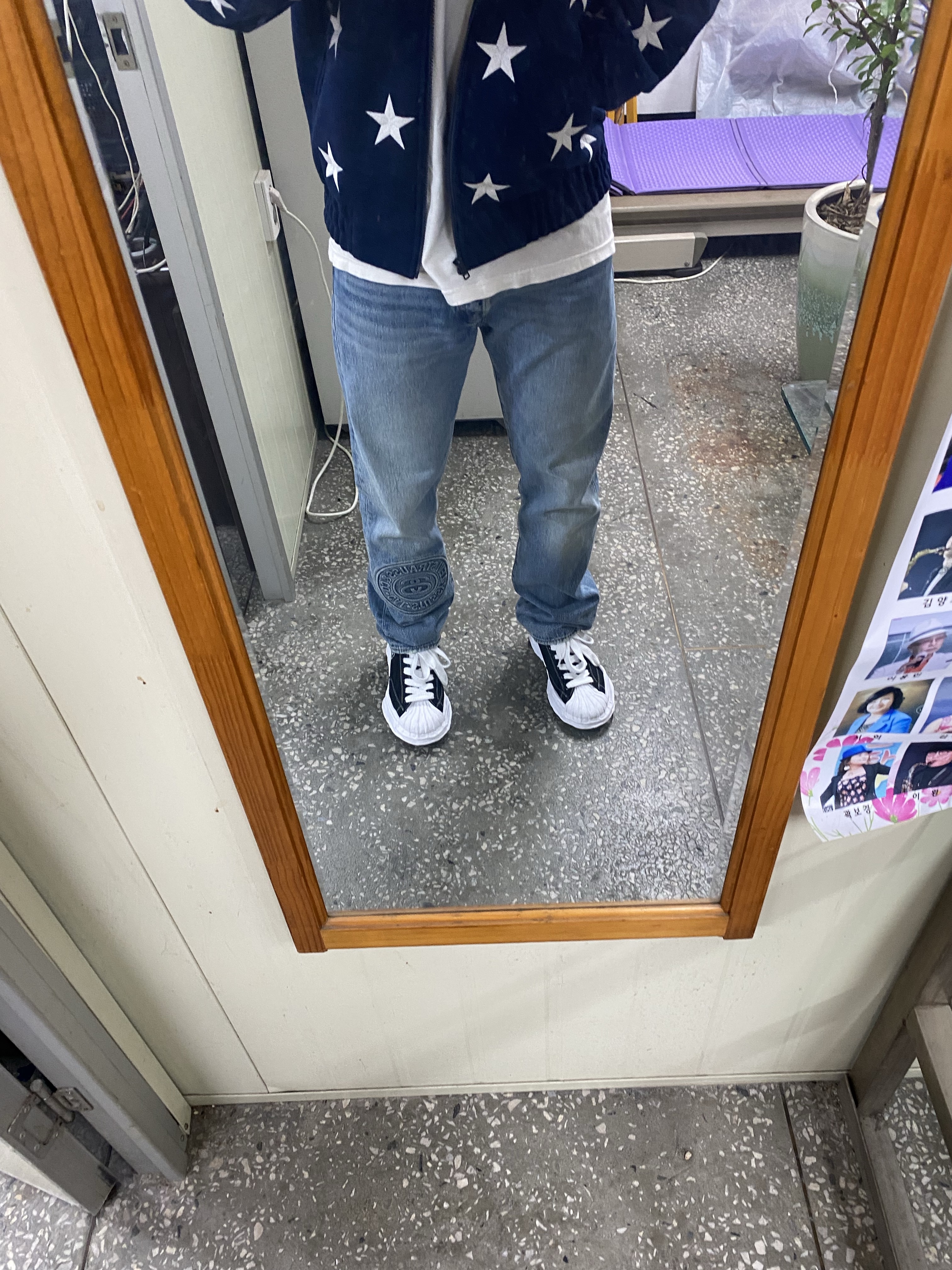 Maison Mihara Yasuhiro Blakey OG Sole Canvas Low-top Sneakers Black White, Stussy x Levi's Embossed 501 Jean Indigo 착용 스타일 - 3