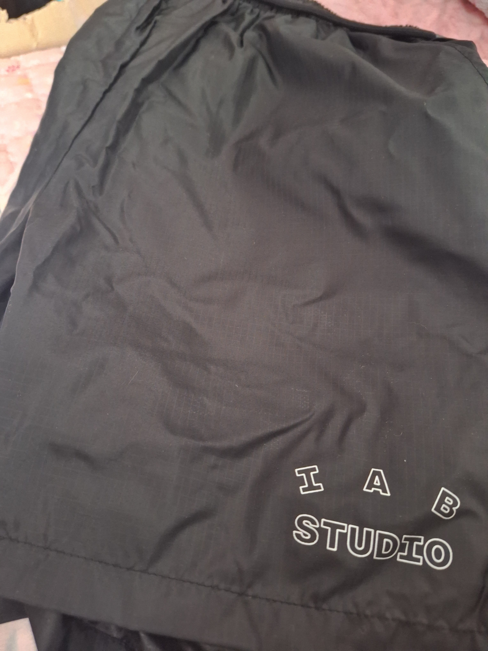IAB Studio Ripstop Shorts Black 착용 스타일