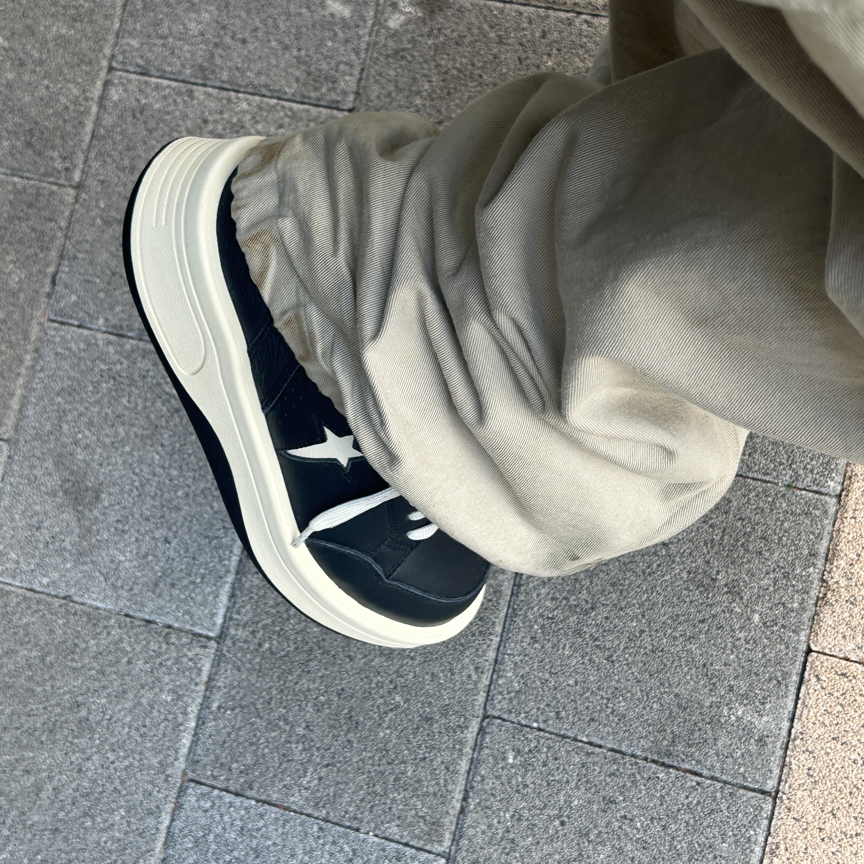 Converse x Drkshdw Turbowpn Black Cream 착용 스타일 - 1