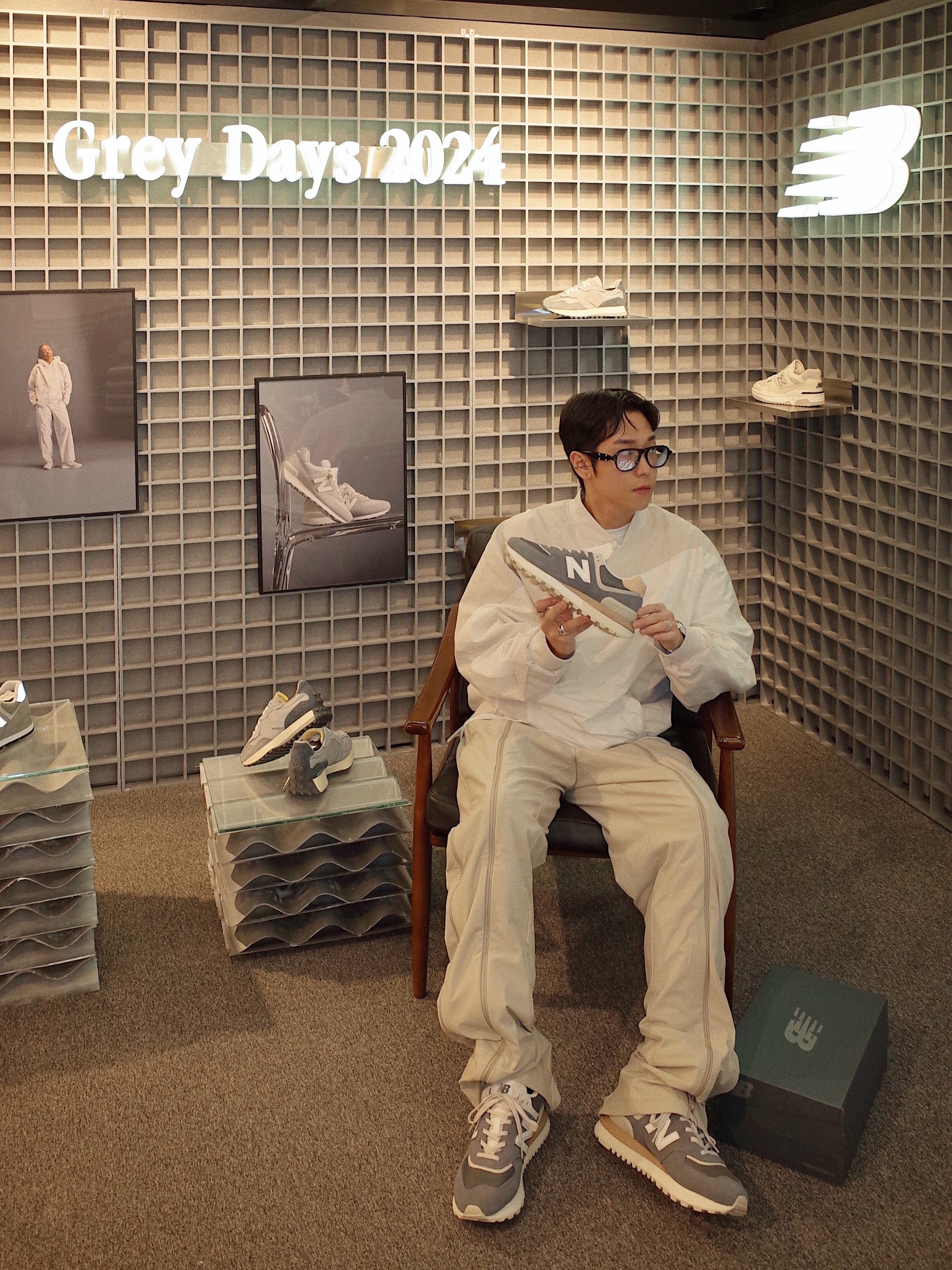 뉴발란스 x 포터리 574 프리미엄 소프트 그레이, 젠틀 몬스터 x 메종 마르지엘라 MM113 블랙 클리어 착용 스타일 - 2