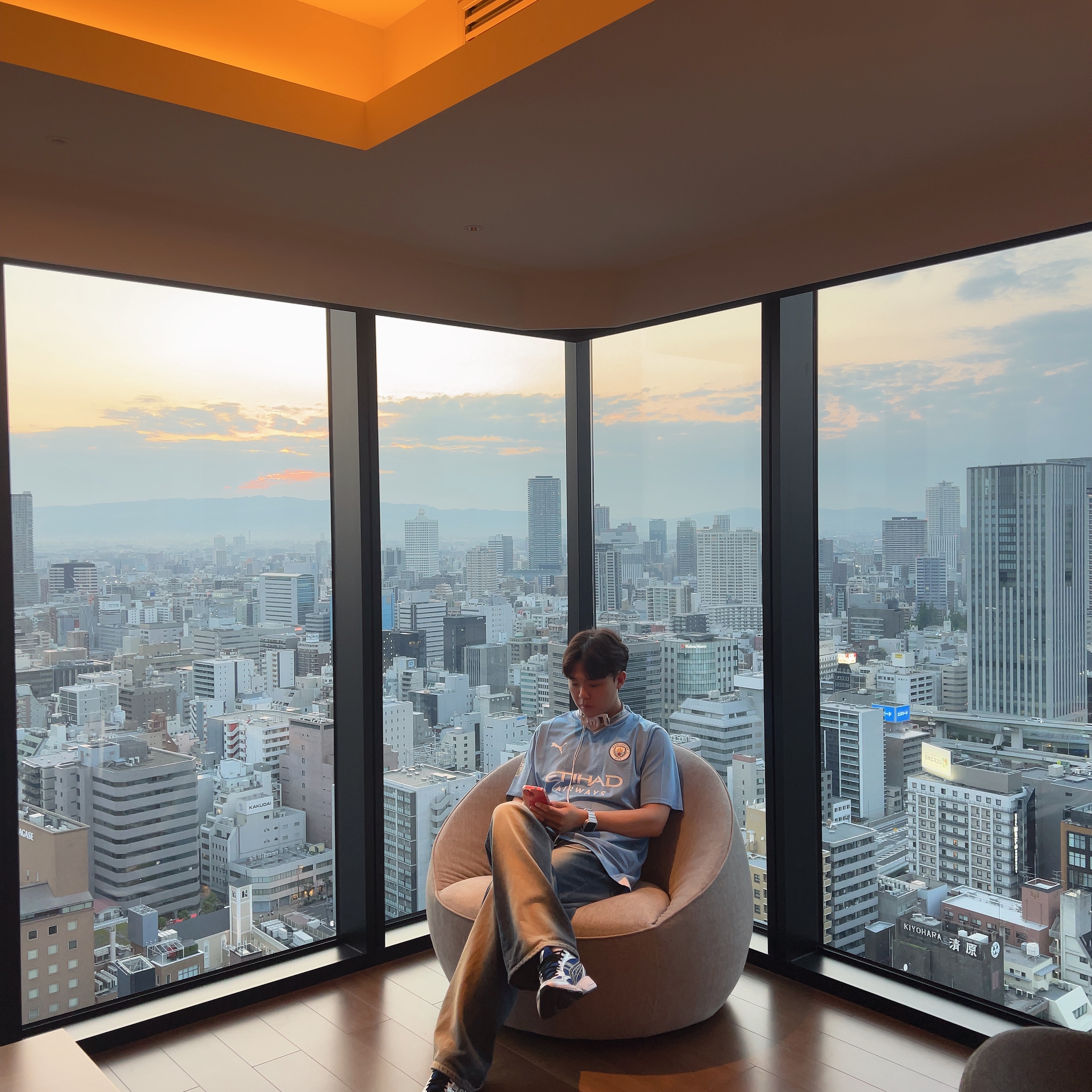 Supreme x Koss Portapro Headphones White - 23FW, Asics Gel-Kayano 14 Monaco Blue Black 착용 스타일 - 3