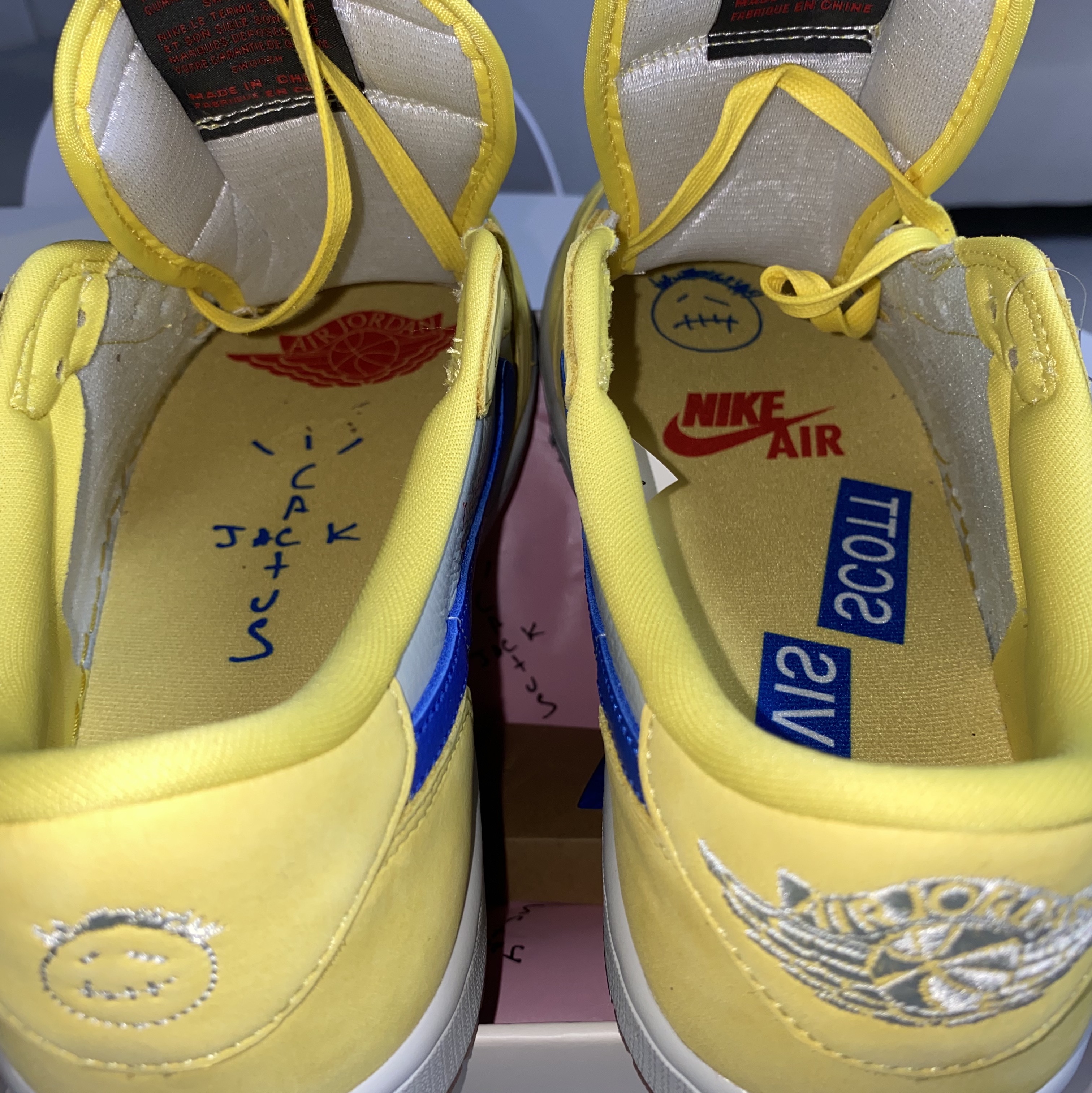 (W) Jordan 1 x Travis Scott Retro Low OG SP Canary 착용 스타일 - 4