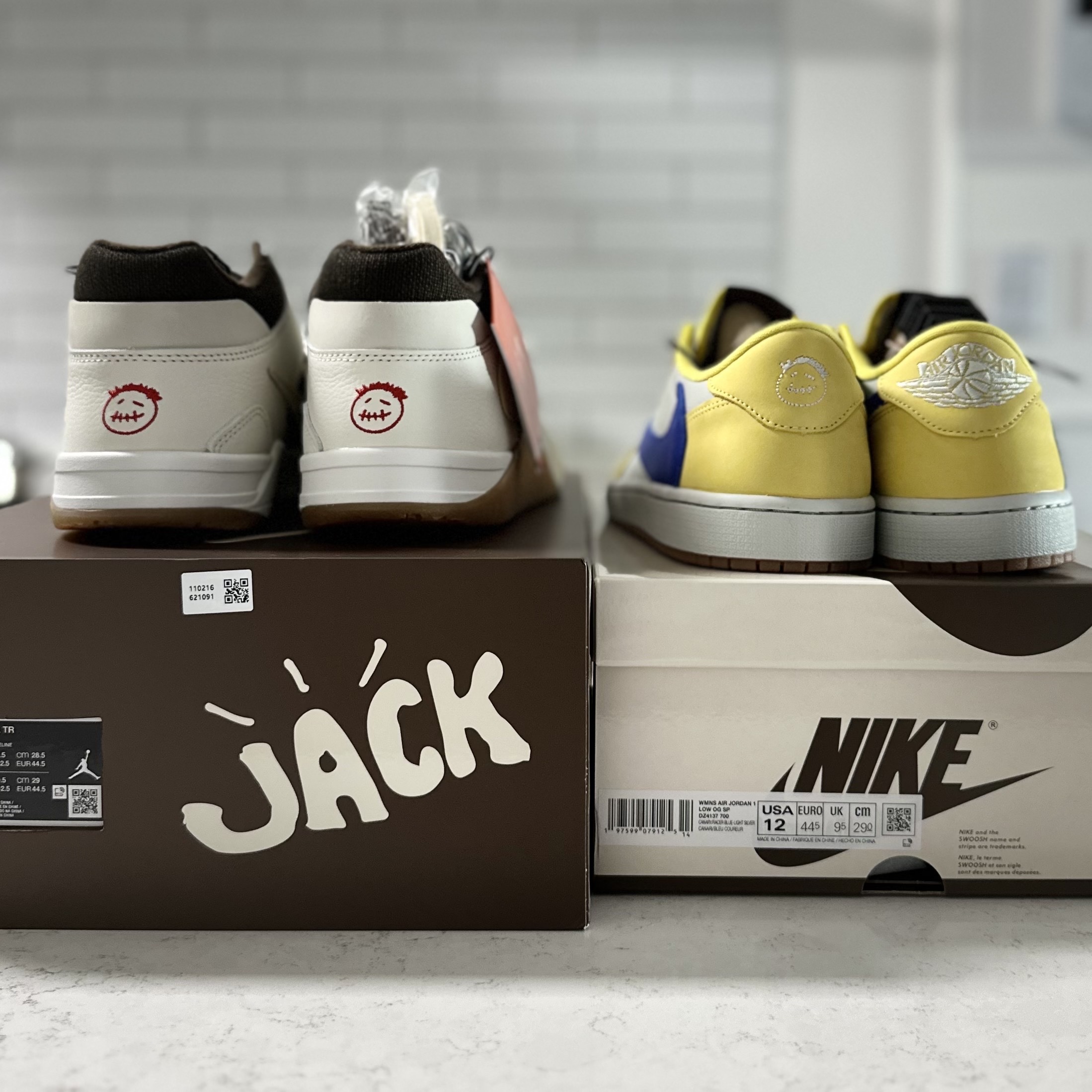 (W) Jordan 1 x Travis Scott Retro Low OG SP Canary 착용 스타일 - 6