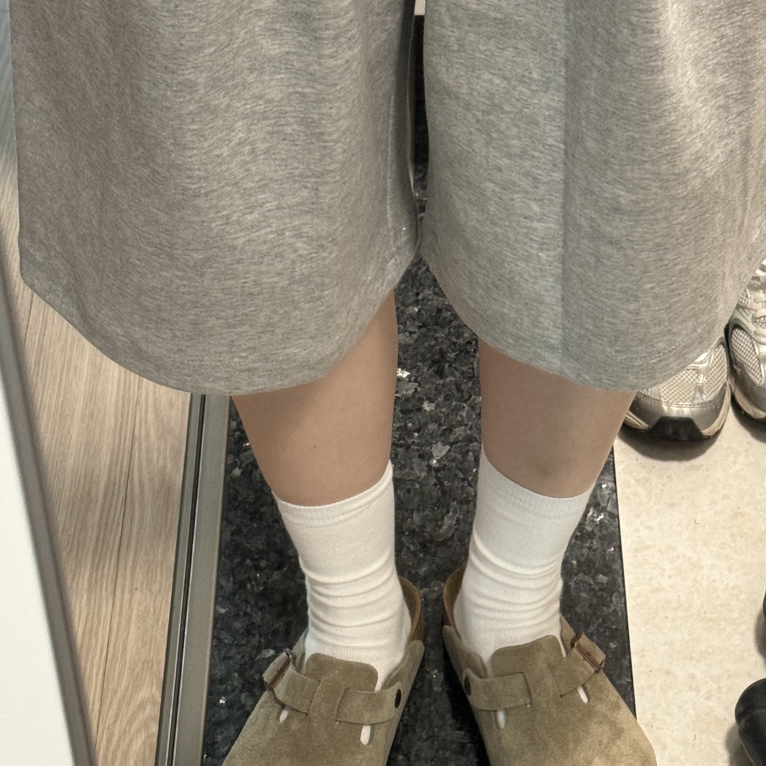 Birkenstock Boston Soft Footbed Taupe - Regular 착용 스타일