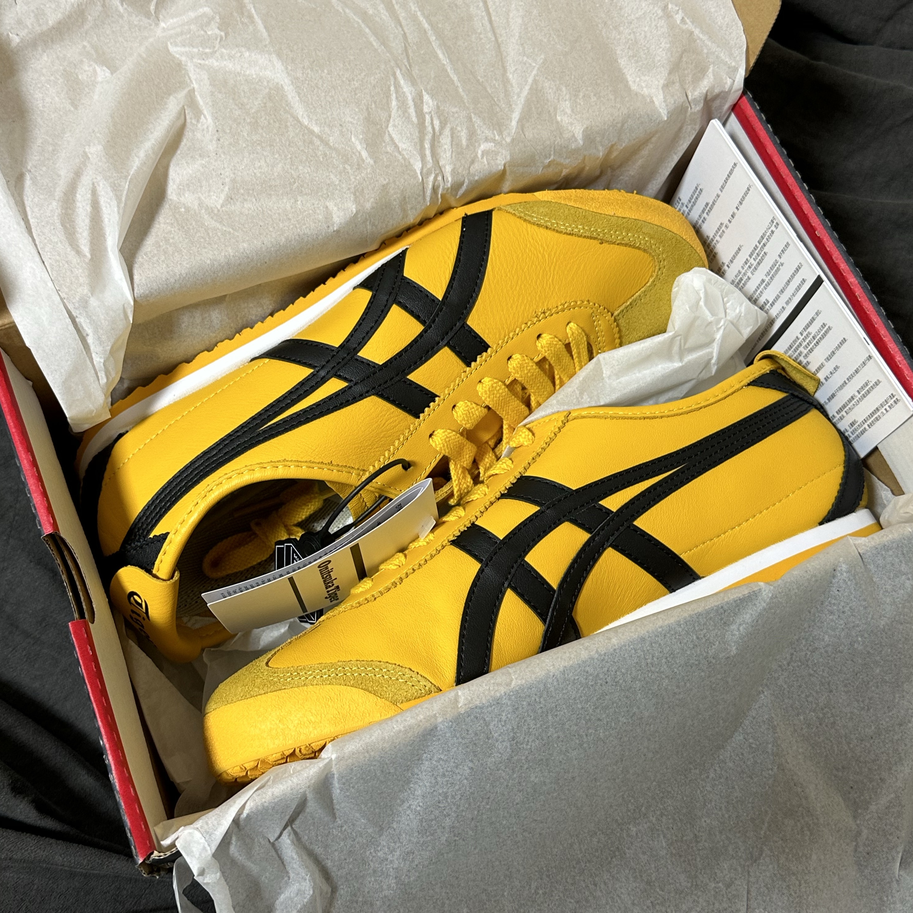 Onitsuka Tiger Mexico 66 Yellow Black 착용 스타일 - 2