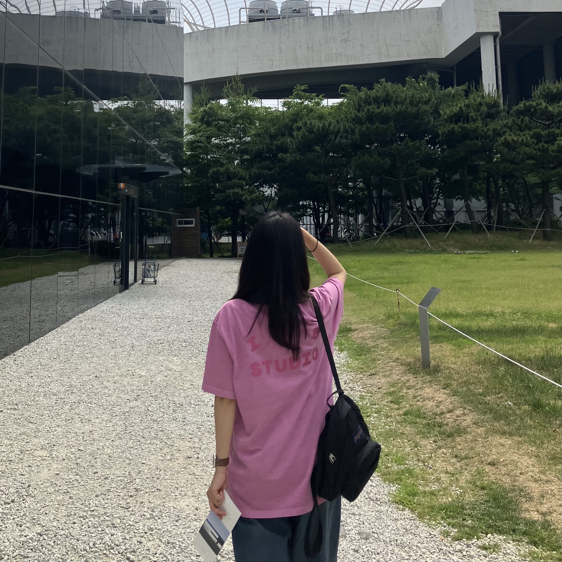 IAB Studio Pigment T-Shirt Magenta, Jansport Half Pint Mini Backpack Black 착용 스타일 - 1