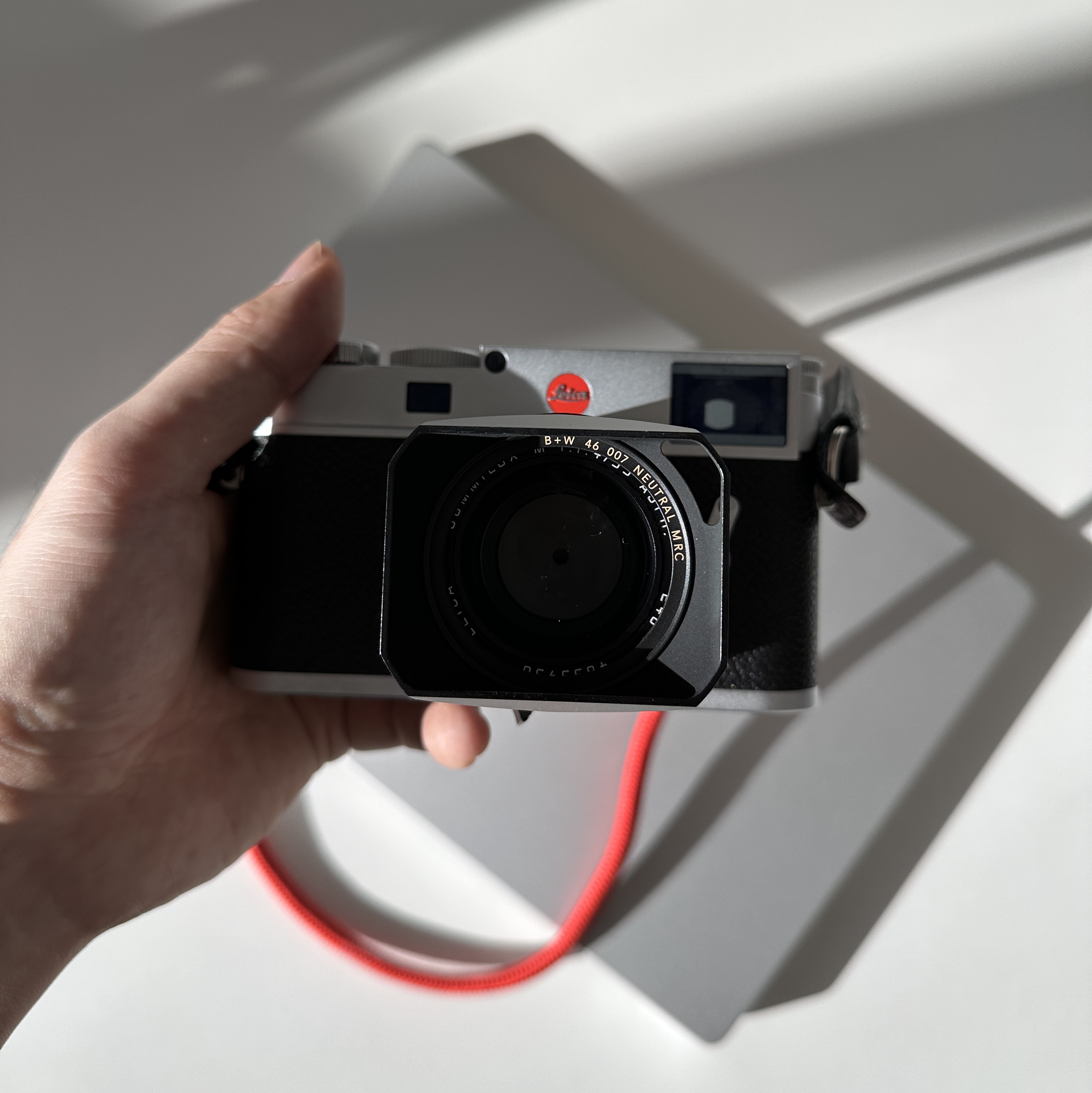 Leica M11 Silver Chrome (Korean Ver.) 착용 스타일 - 1