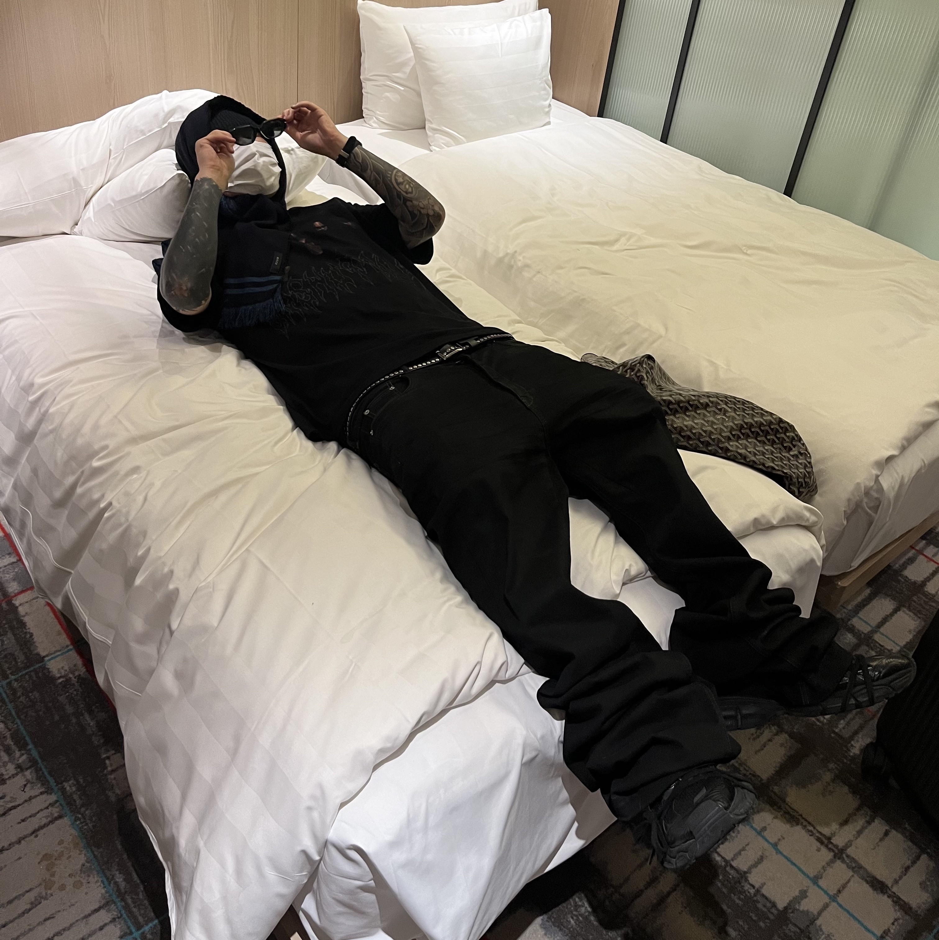 Balenciaga 3XL Sneakers Black, Undermycar Gashutein 6 Six People Graphic T-Shirt Bristol Black - 24SS 착용 스타일 - 2
