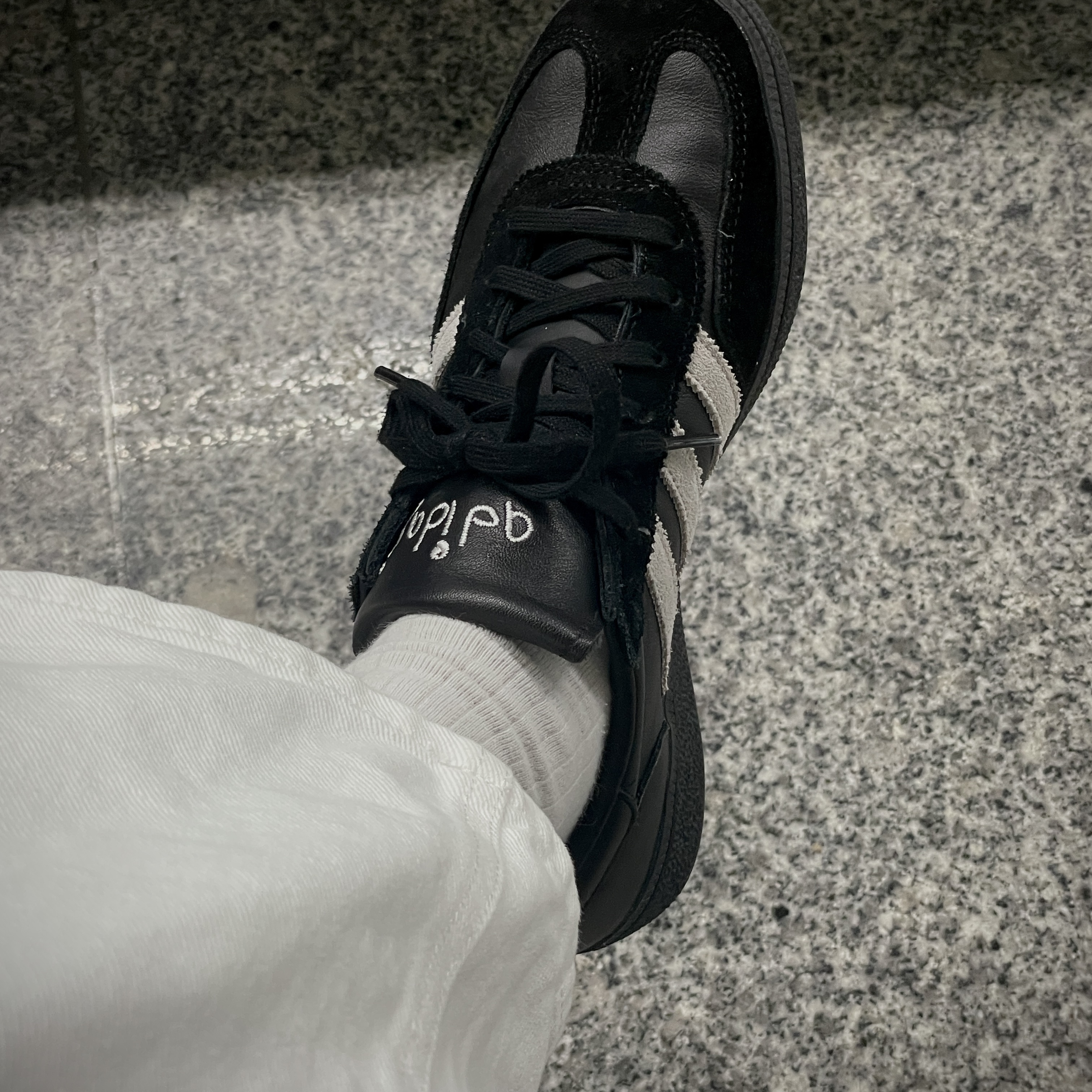 Adidas Spezial Handball Core Black Cloud White 착용 스타일