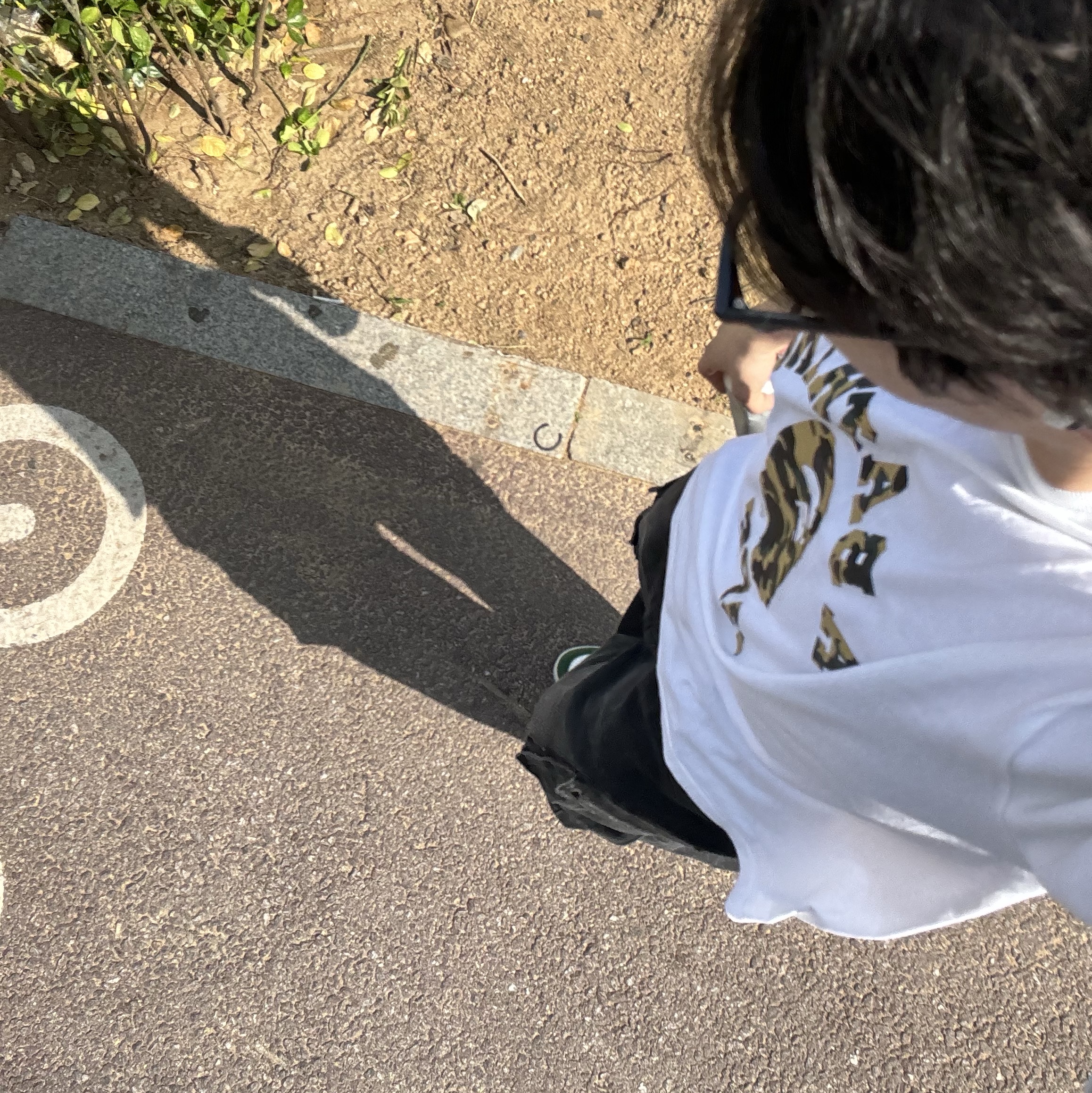 BAPE ABC Camo College T-Shirt White Green 착용 스타일 - 1