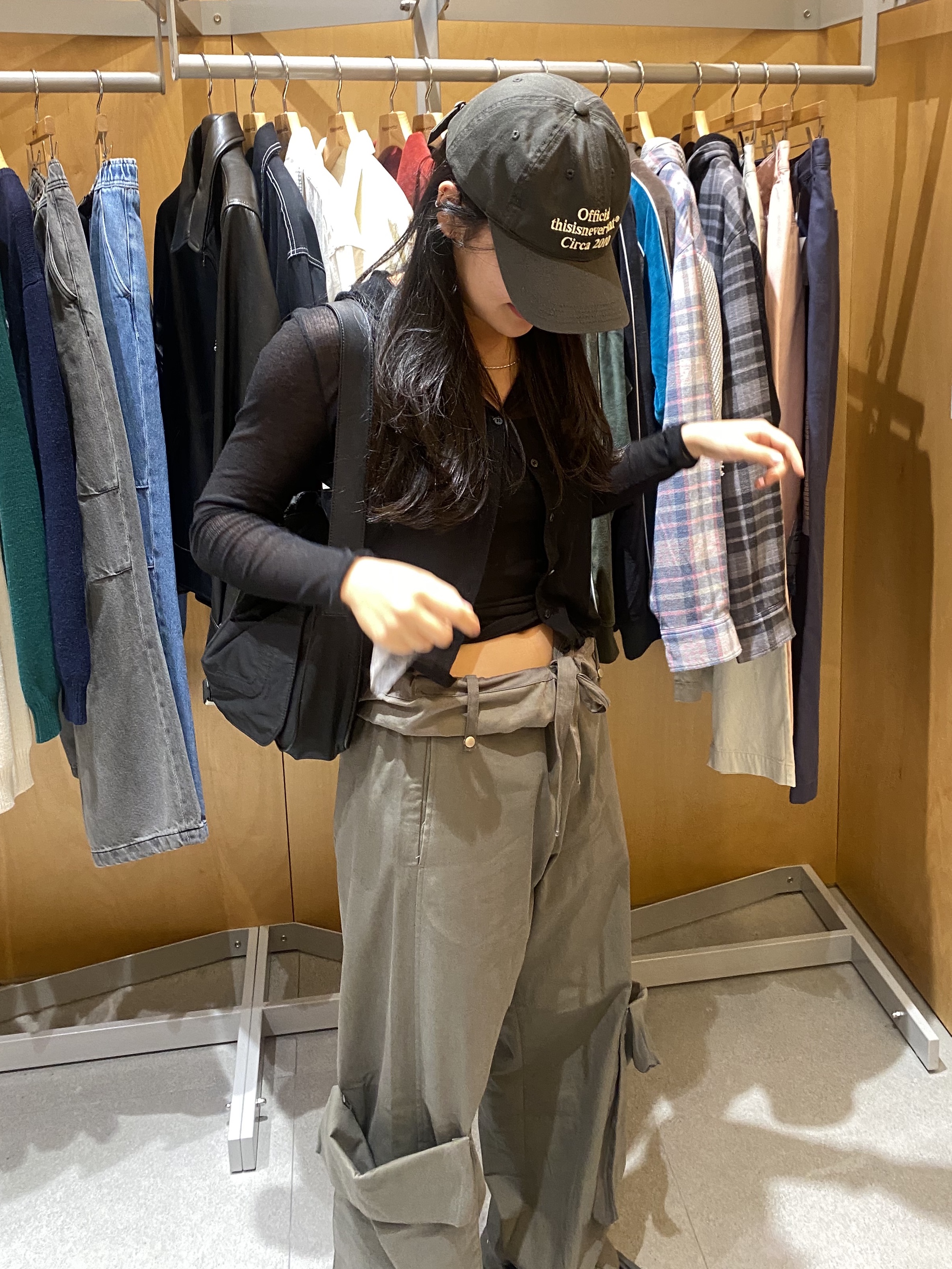 Matin Kim Buckle Bag Black 착용 스타일