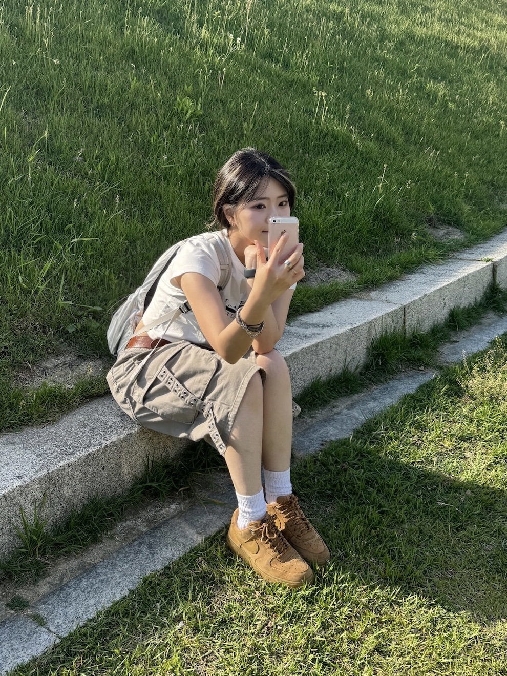 Nike Air Force 1 '07 WB Flax, (W) Matin Kim Logo Cutted Layered Top White 착용 스타일 - 2