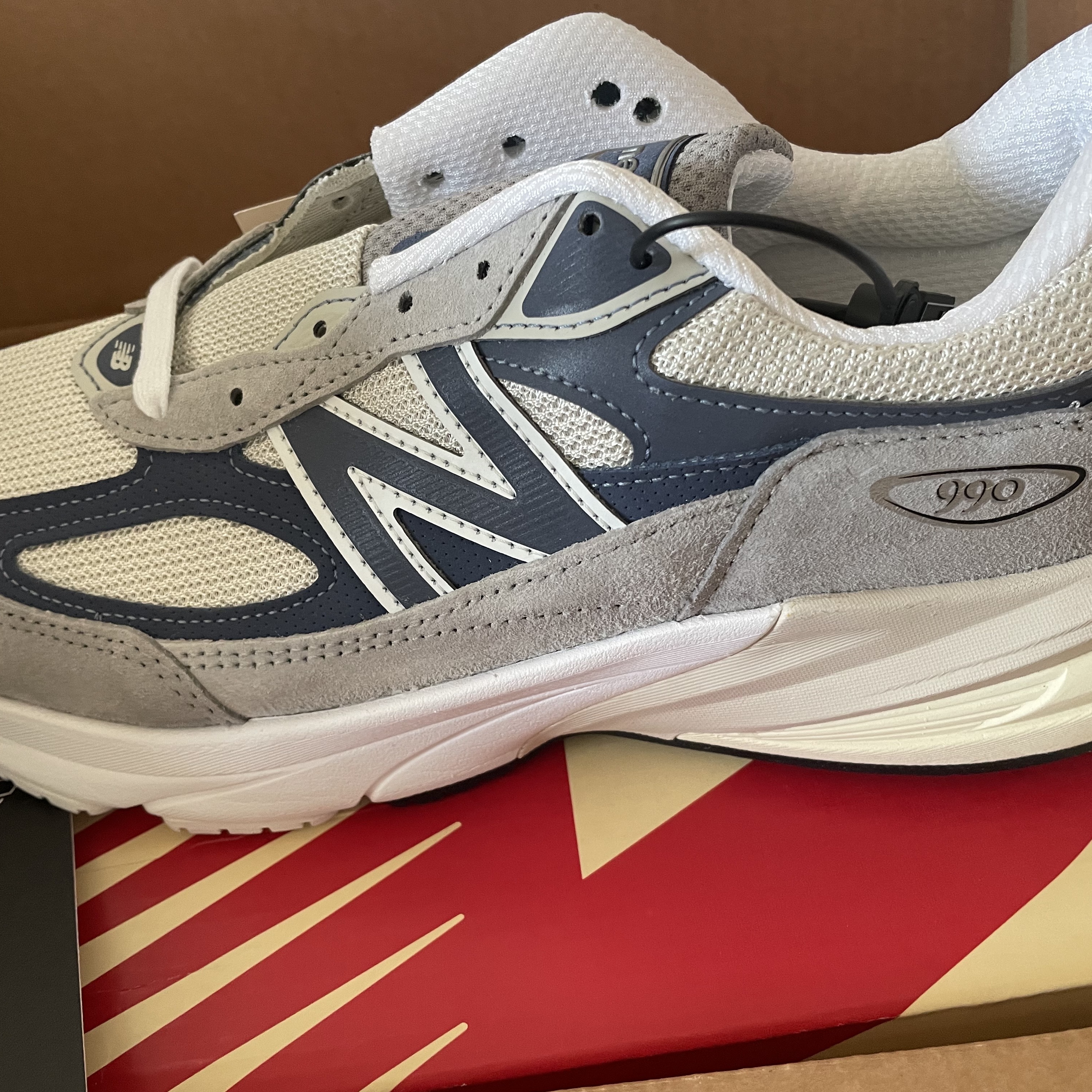 New Balance 990v6 Made in USA Gray Suede 착용 스타일