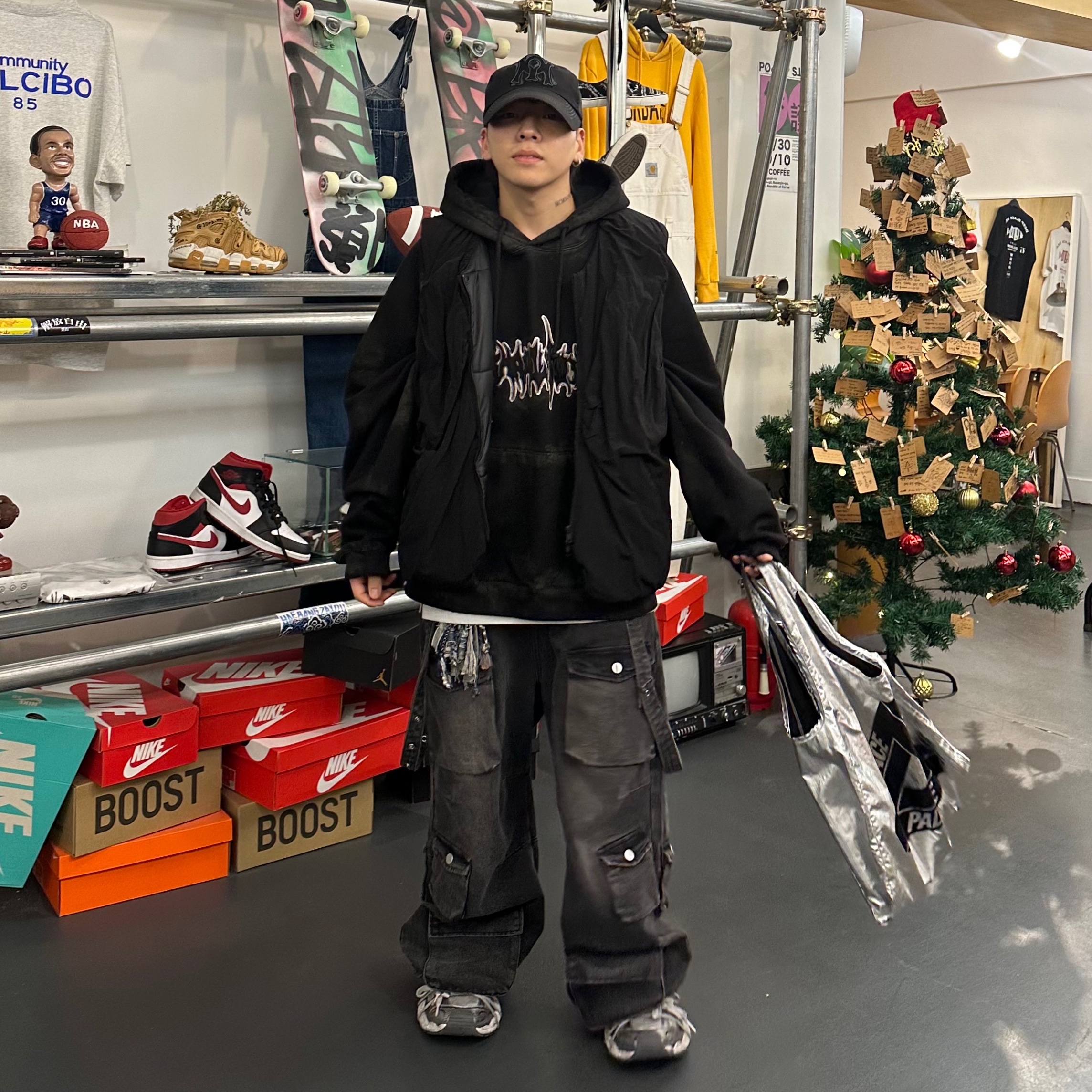 Balenciaga 3XL Sneakers Grey White Red 착용 스타일 - 2