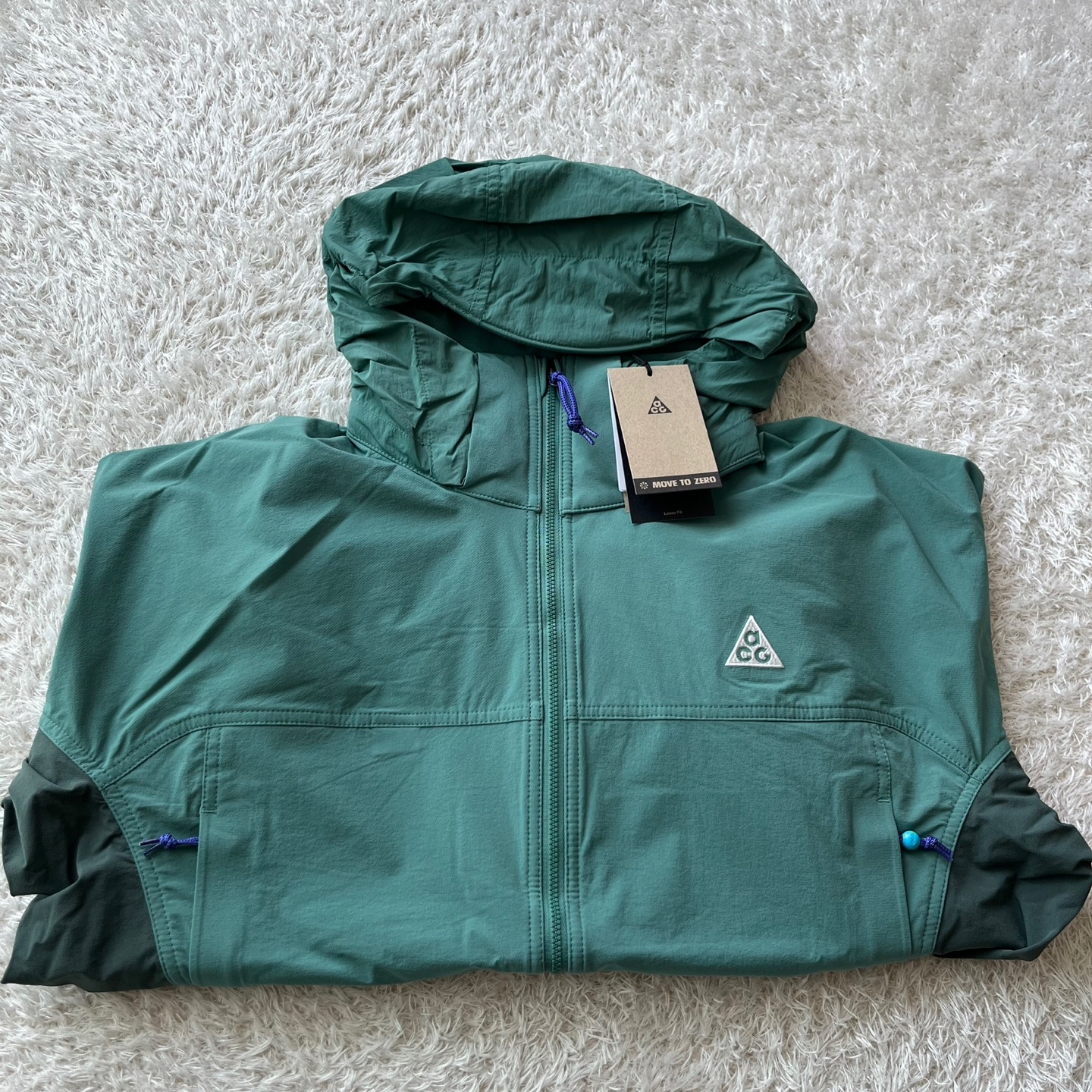Nike ACG Sun Farer Jacket Bicoastal Vintage Green - Asia, Nike ACG Therma-Fit Fly Unstructured Cap 착용 스타일 - 1