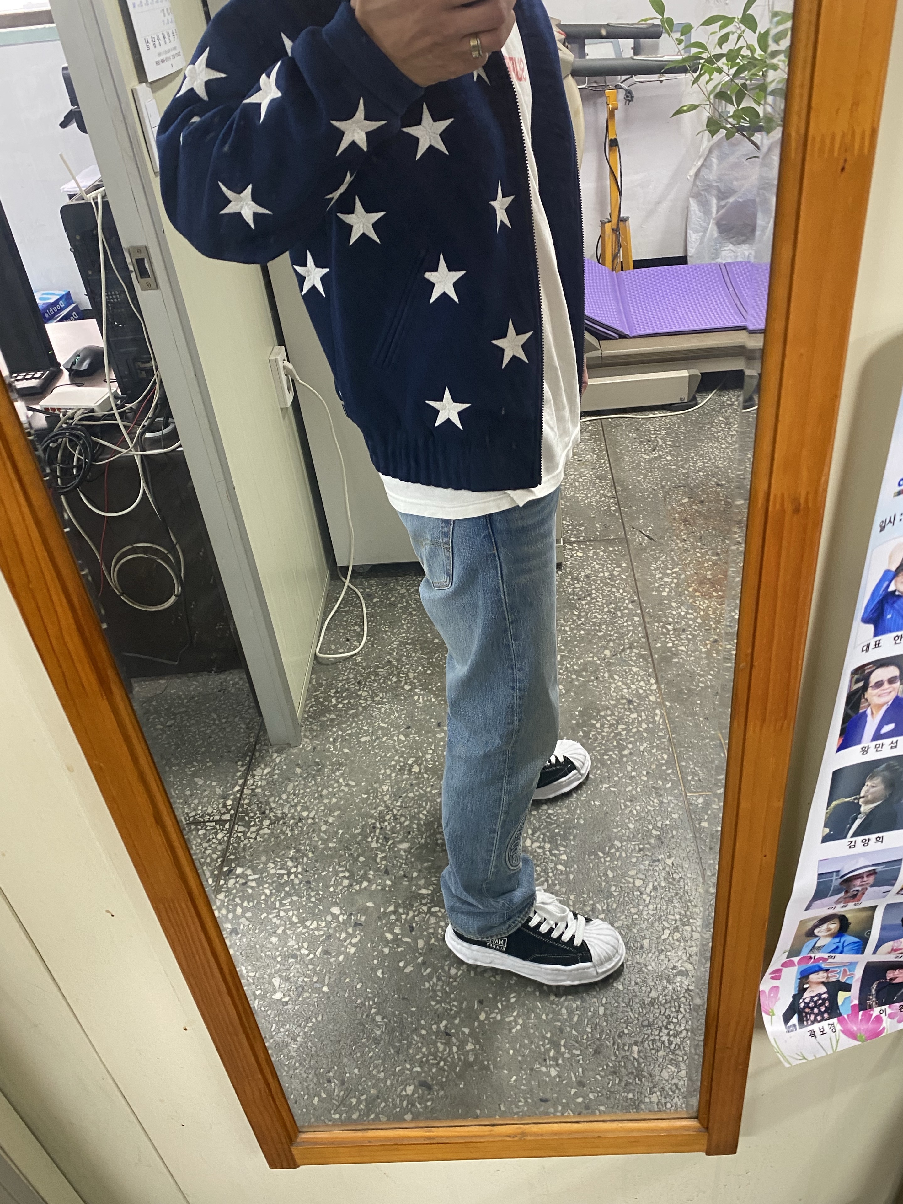 Maison Mihara Yasuhiro Blakey OG Sole Canvas Low-top Sneakers Black White, Stussy x Levi's Embossed 501 Jean Indigo 착용 스타일 - 1