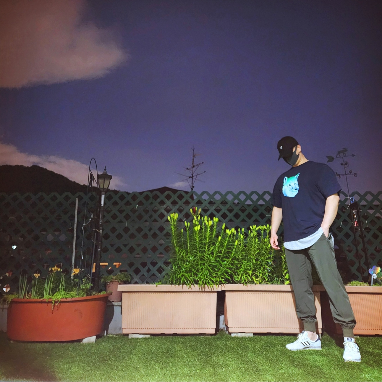 Maison Kitsune Vibrant Fox Head Easy T-Shirt Navy, Adidas City Marathon PT Beige Navy 착용 스타일 - 1