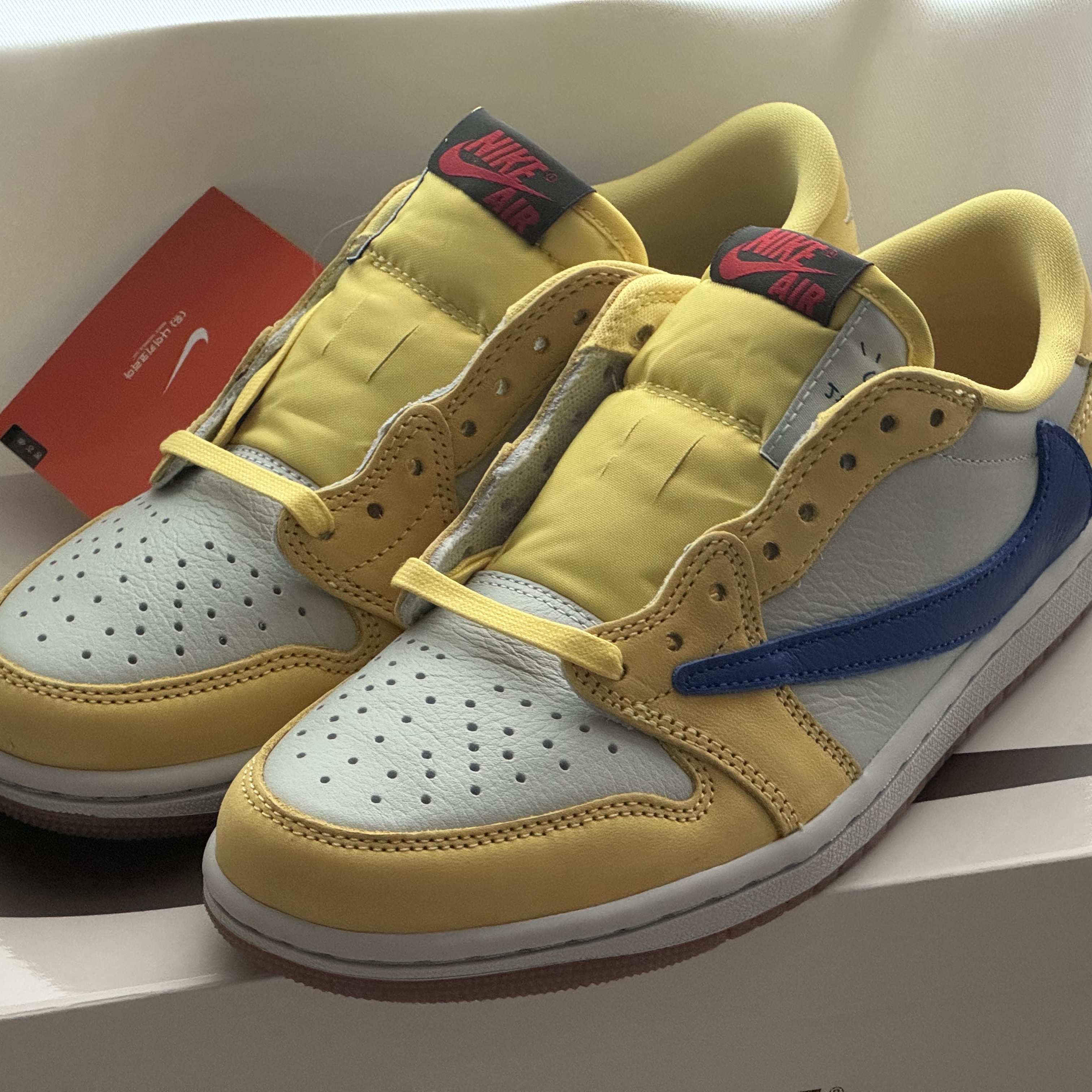(W) Jordan 1 x Travis Scott Retro Low OG SP Canary 착용 스타일