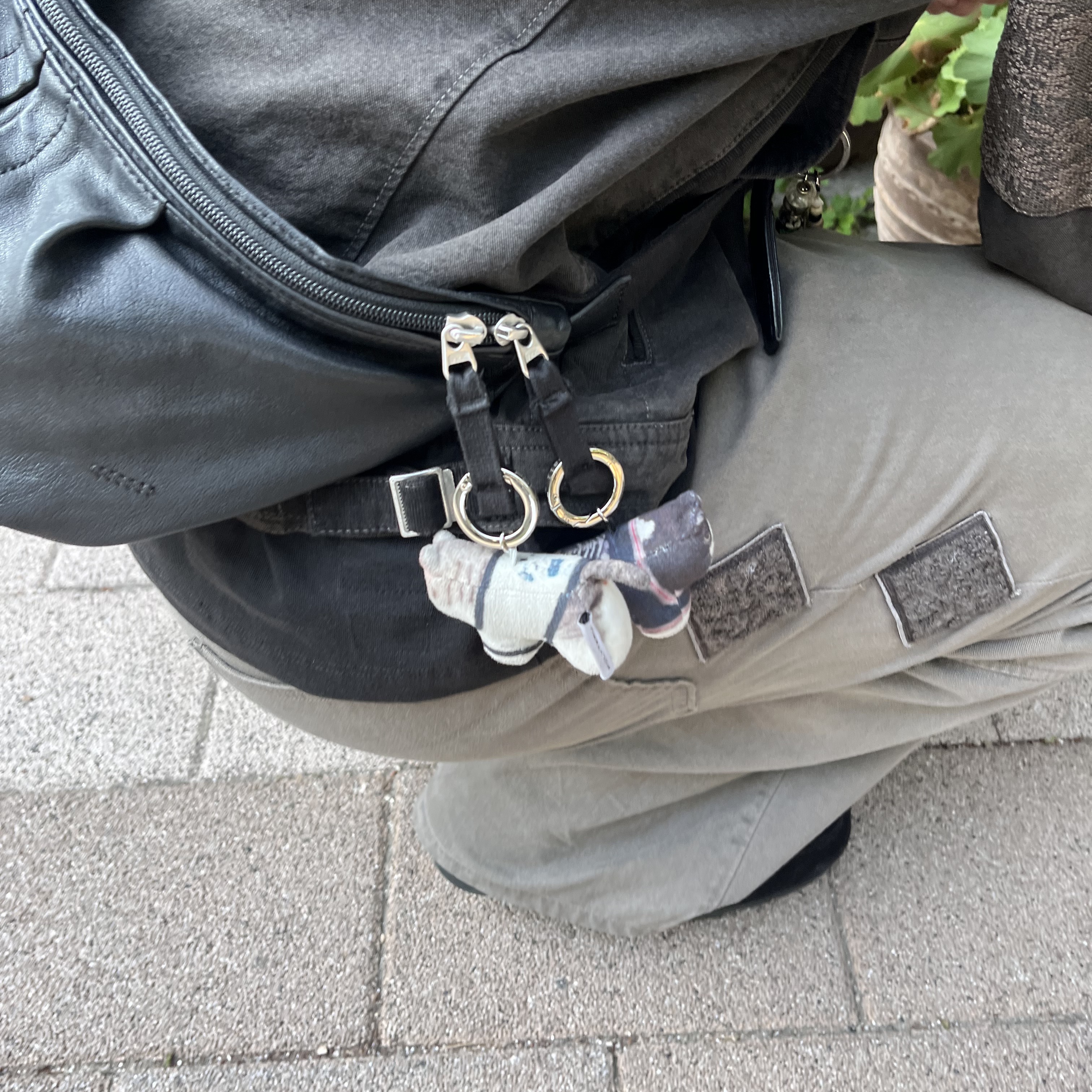 Polyteru Calf Bag Black Lambskin, Polyteru x HANK Gosima Pants Khaki Gray - 24SS 착용 스타일 - 2