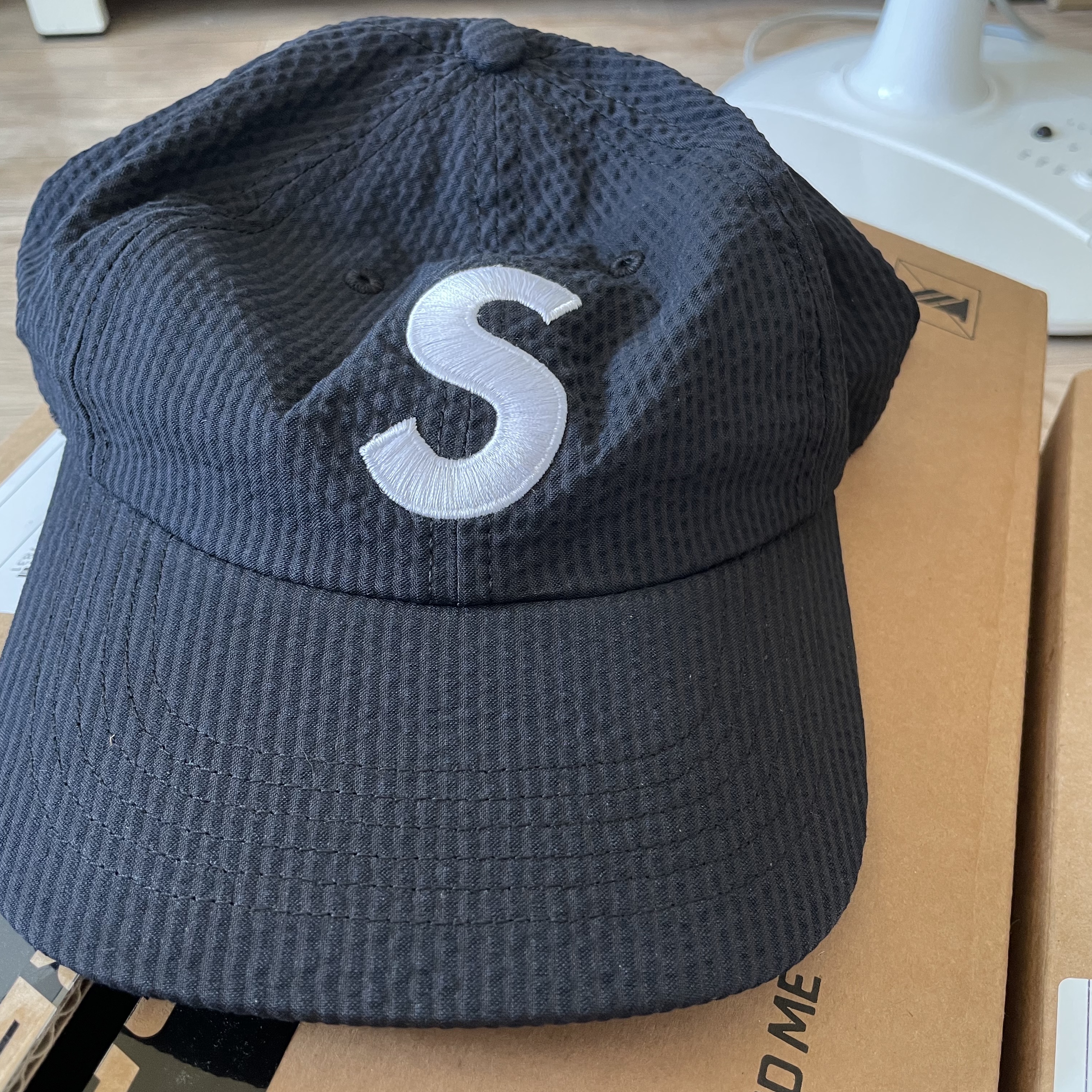 Supreme Seersucker S Logo 6-Panel Black - 24SS 착용 스타일