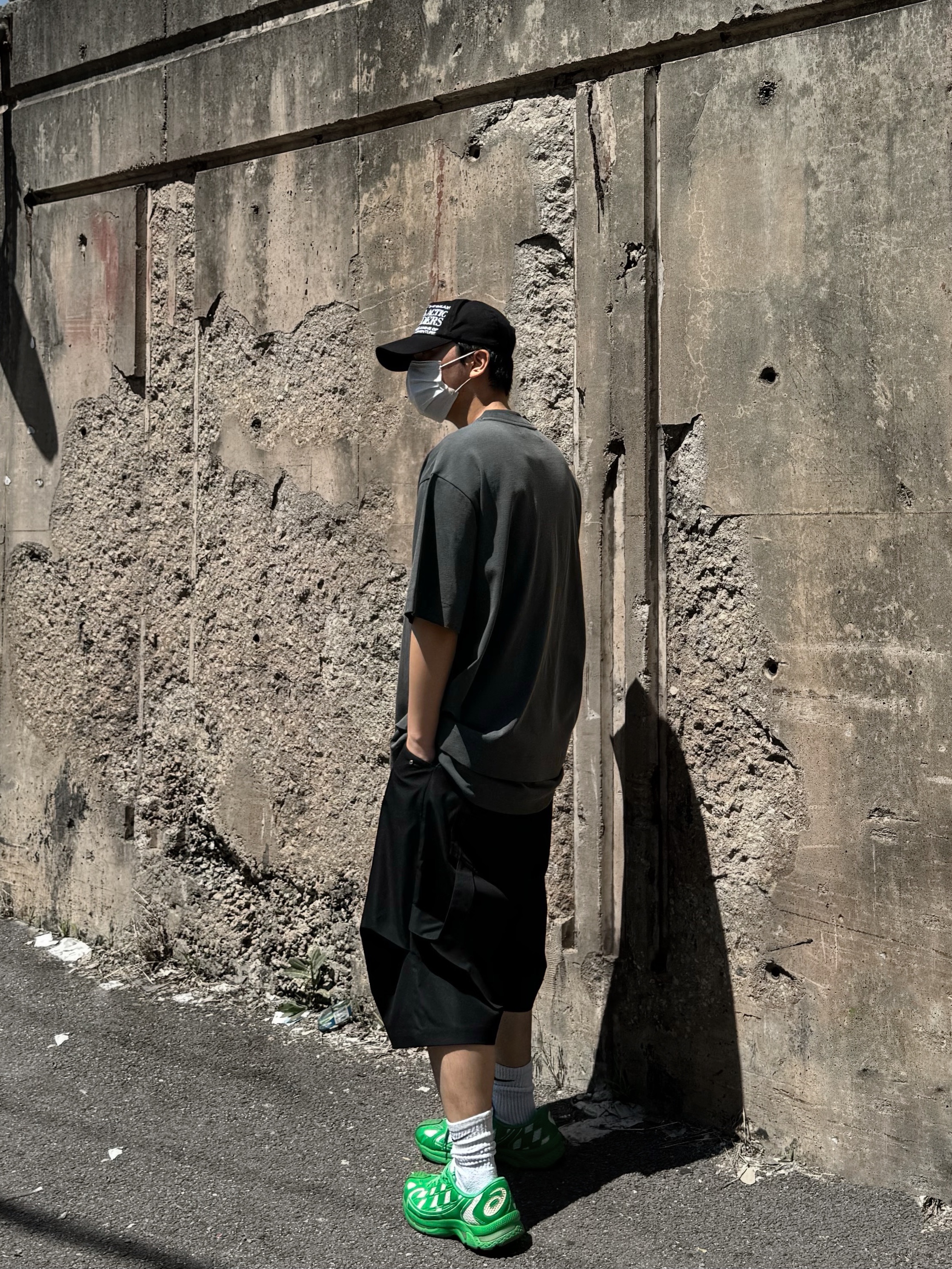 Nonnod Alpine Carpenter Shorts Matt Black, Asics x Kiko Kostadinov Gel-Kiril Cilantro 착용 스타일 - 3