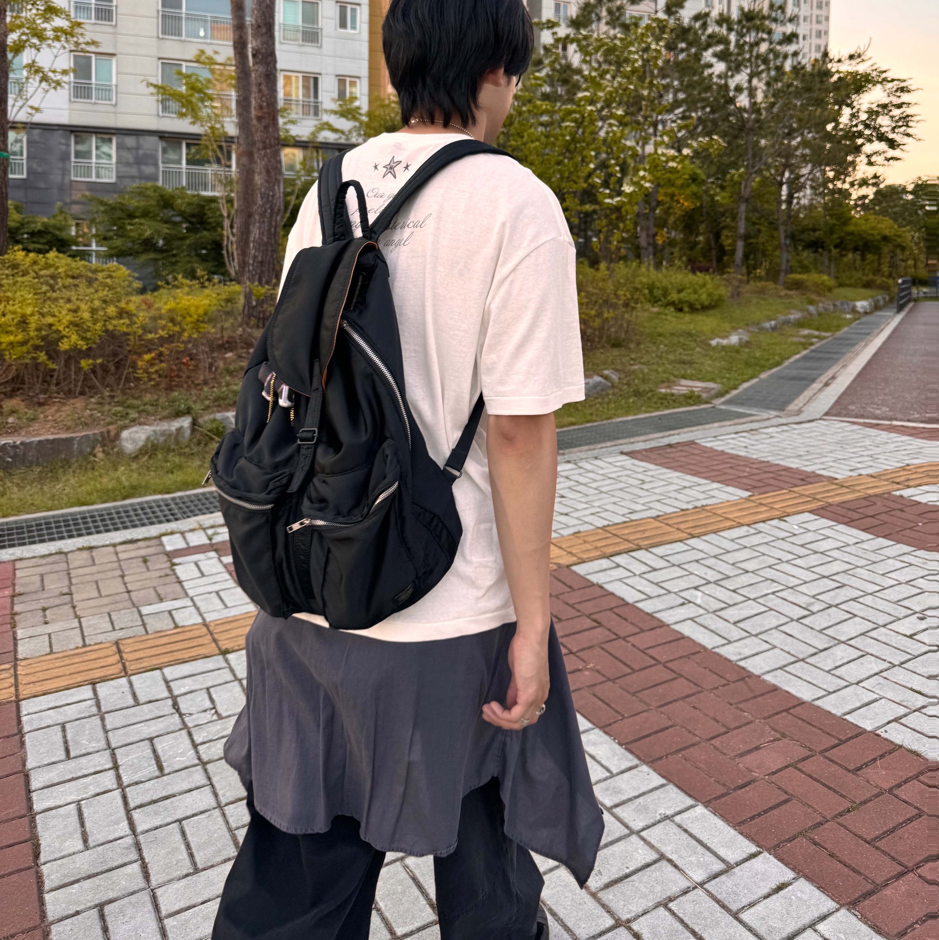 Porter Tanker Backpack Black 착용 스타일